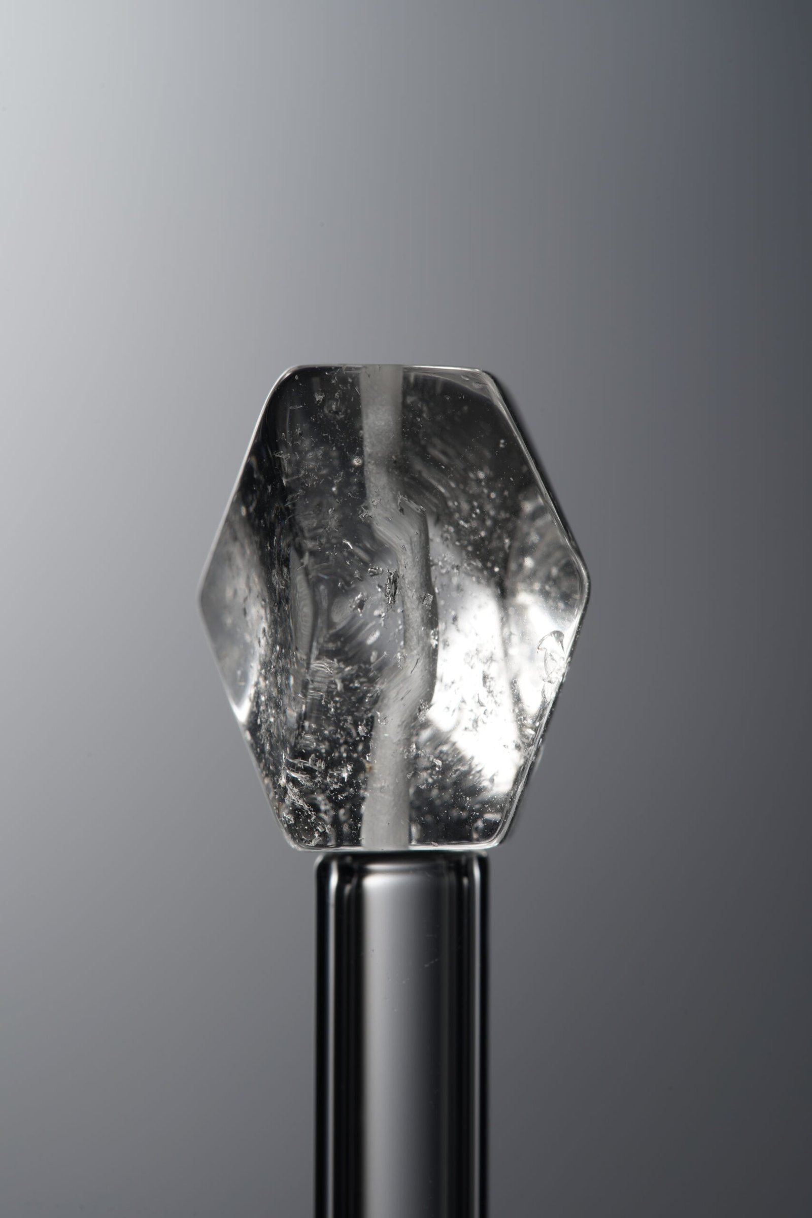 D6-66 (2) Crystal-White-Long Freeform-14mm - Image 1