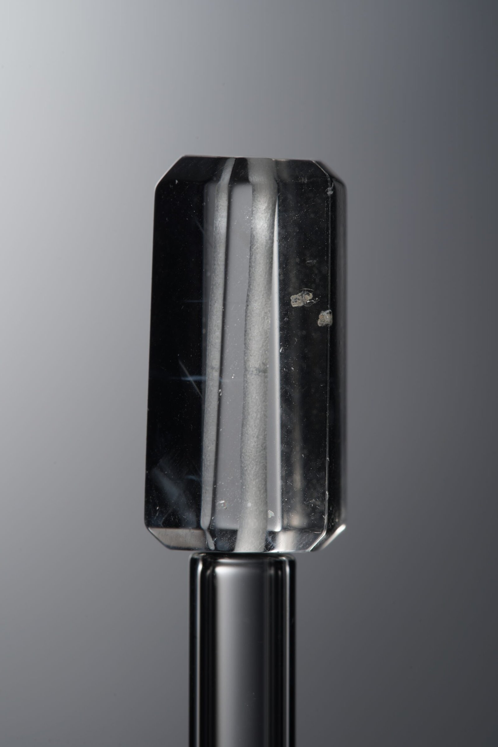 D7-211 (2) Crystal-White-Rectangle Block-18mm - Image 1