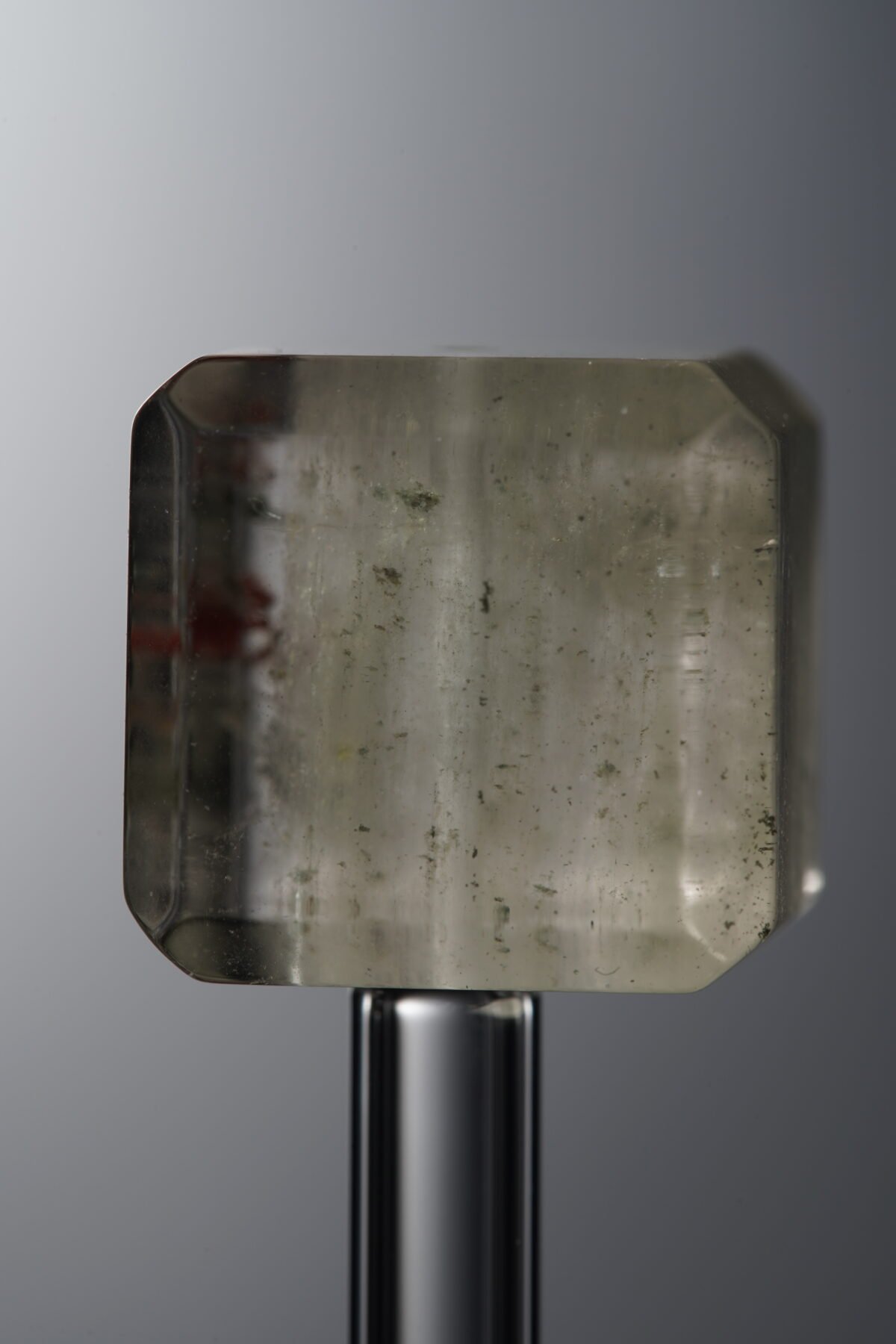 Crystal-Red&Green-Cube-17mm - Image 2