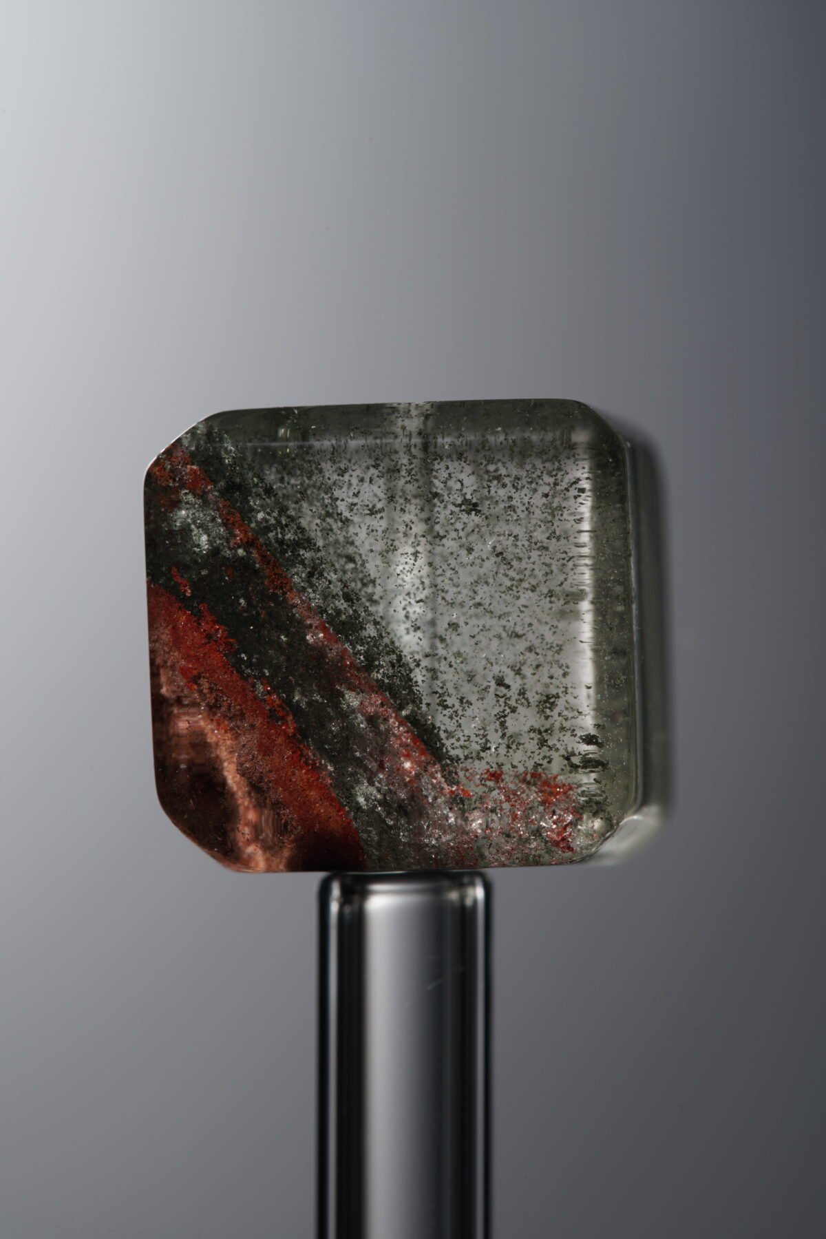 Crystal-Red&Green-Cube-14mm - Image 1