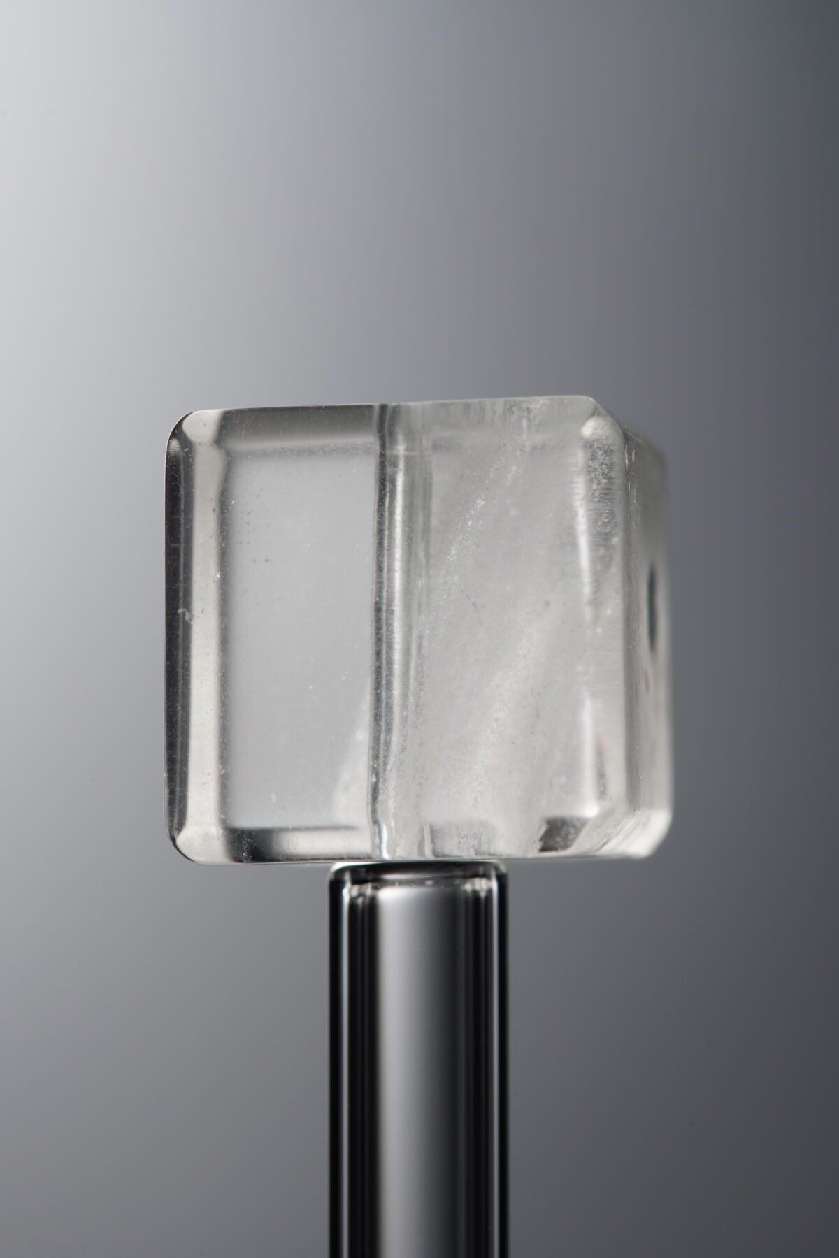 D8-521 (4) Crystal-White-Cube-13mm - Image 1