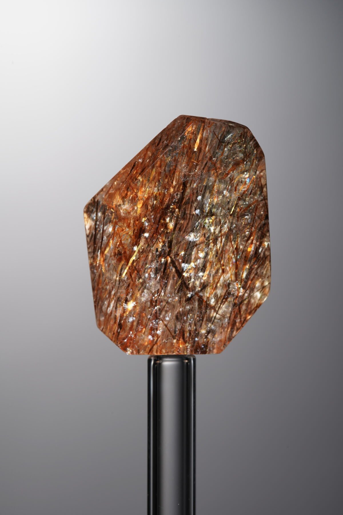 D9-471 (2) Crystal-Gold&Red-Freeform-26mm - Image 1