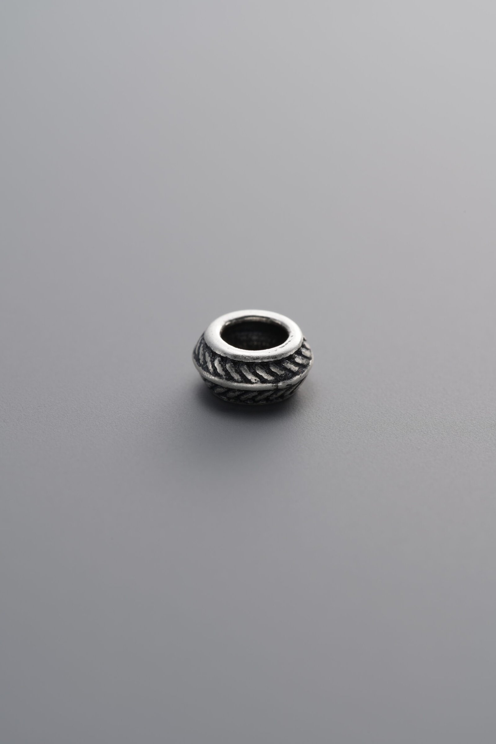 E1-11 (1) Leaf Pattern Spacer Bead
