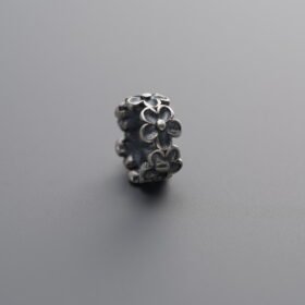 Small Floral Wreath Spacer Bead