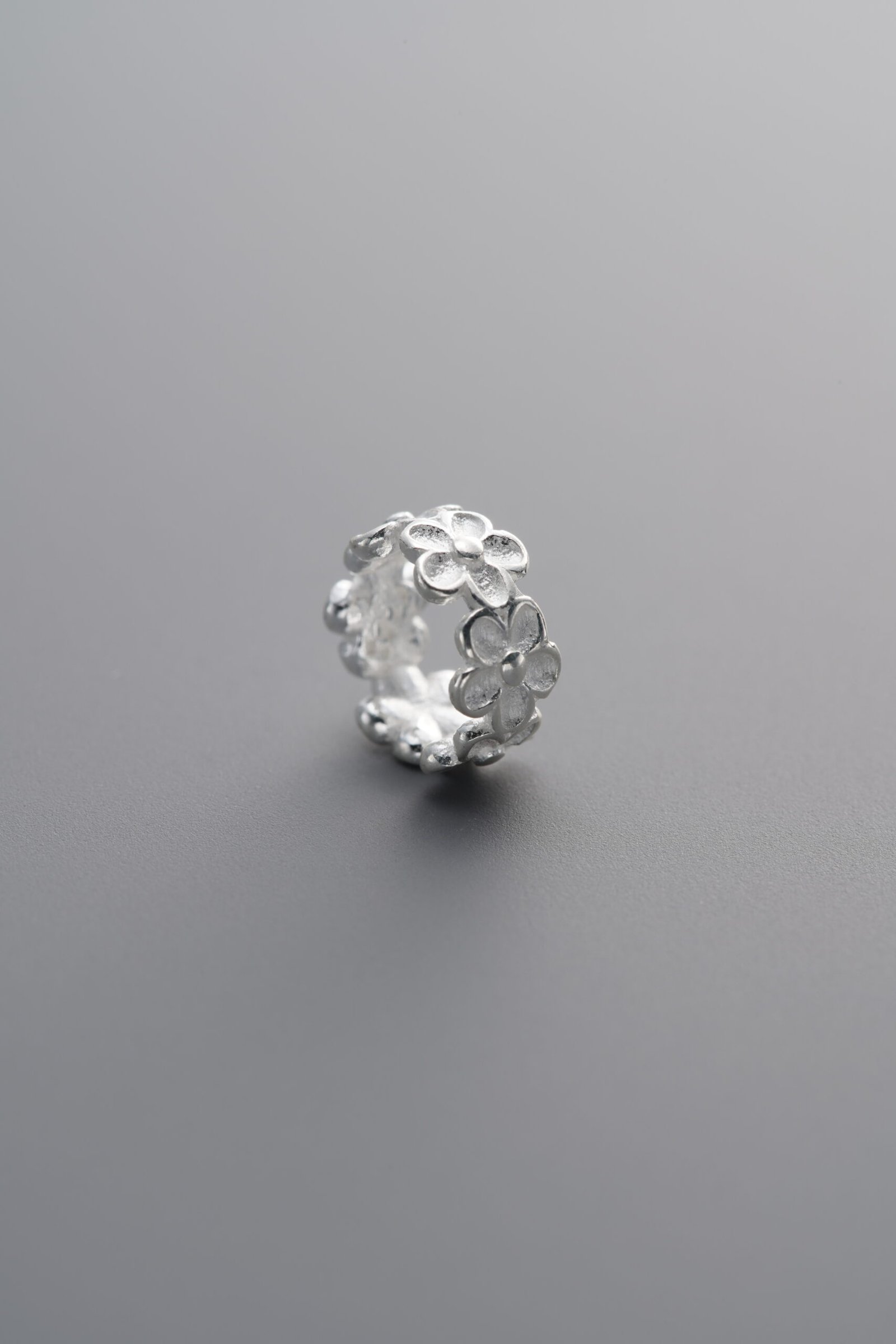 E1-15 (3) Small Floral Wreath Spacer Bead