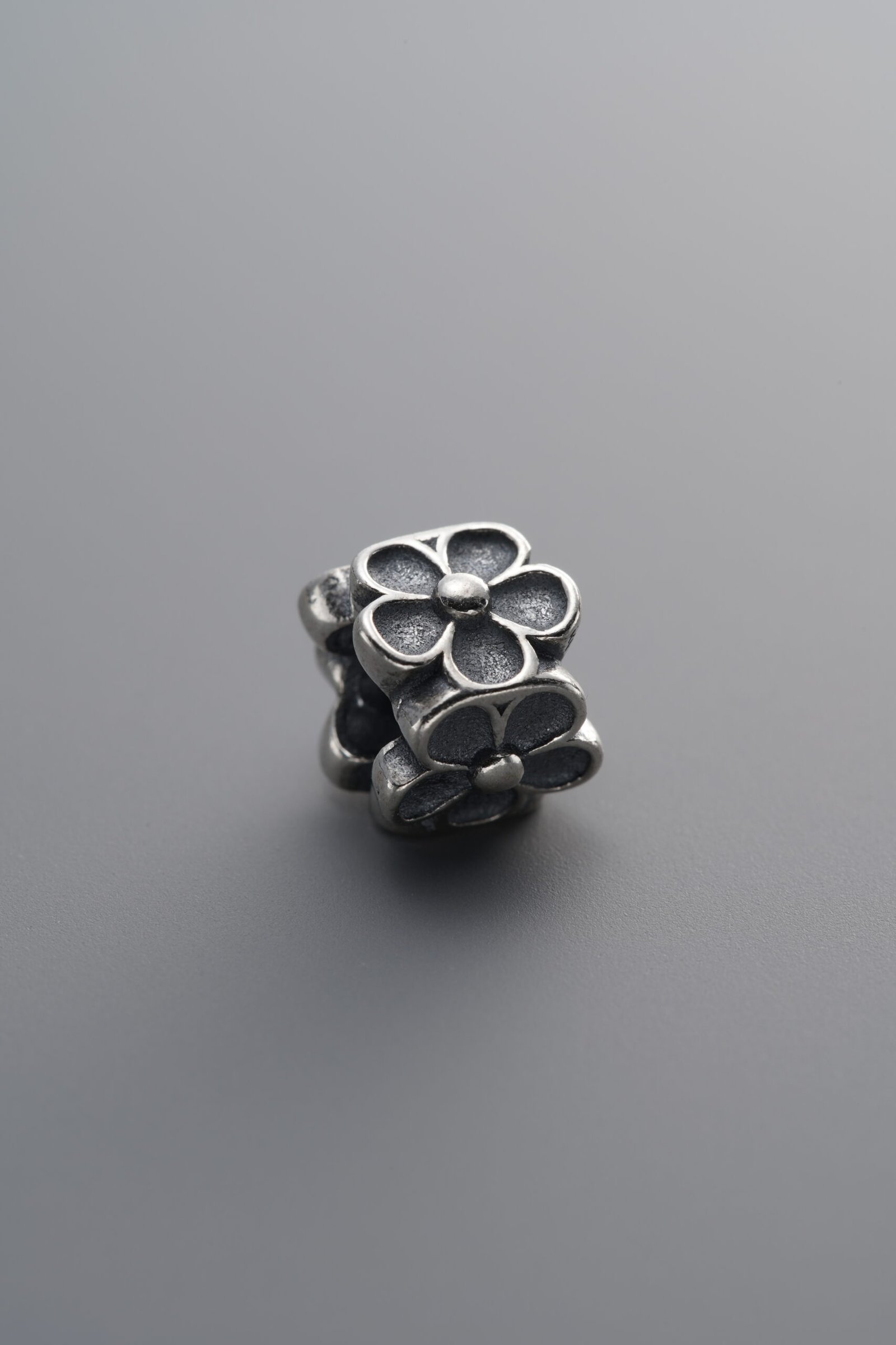 E1-26 (3) Five-petal Four-sided Flower Spacer Bead