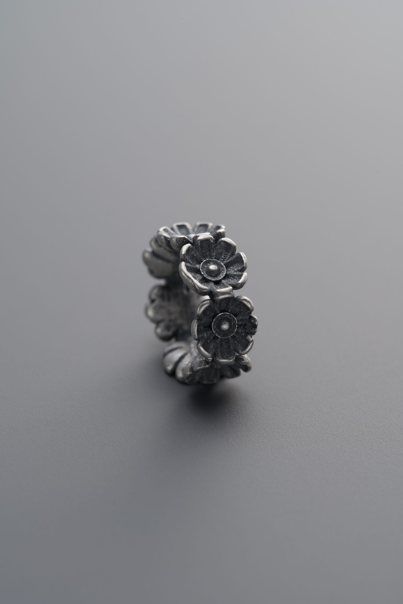 E1-33 (3) Small Flower Circle Spacer Bead