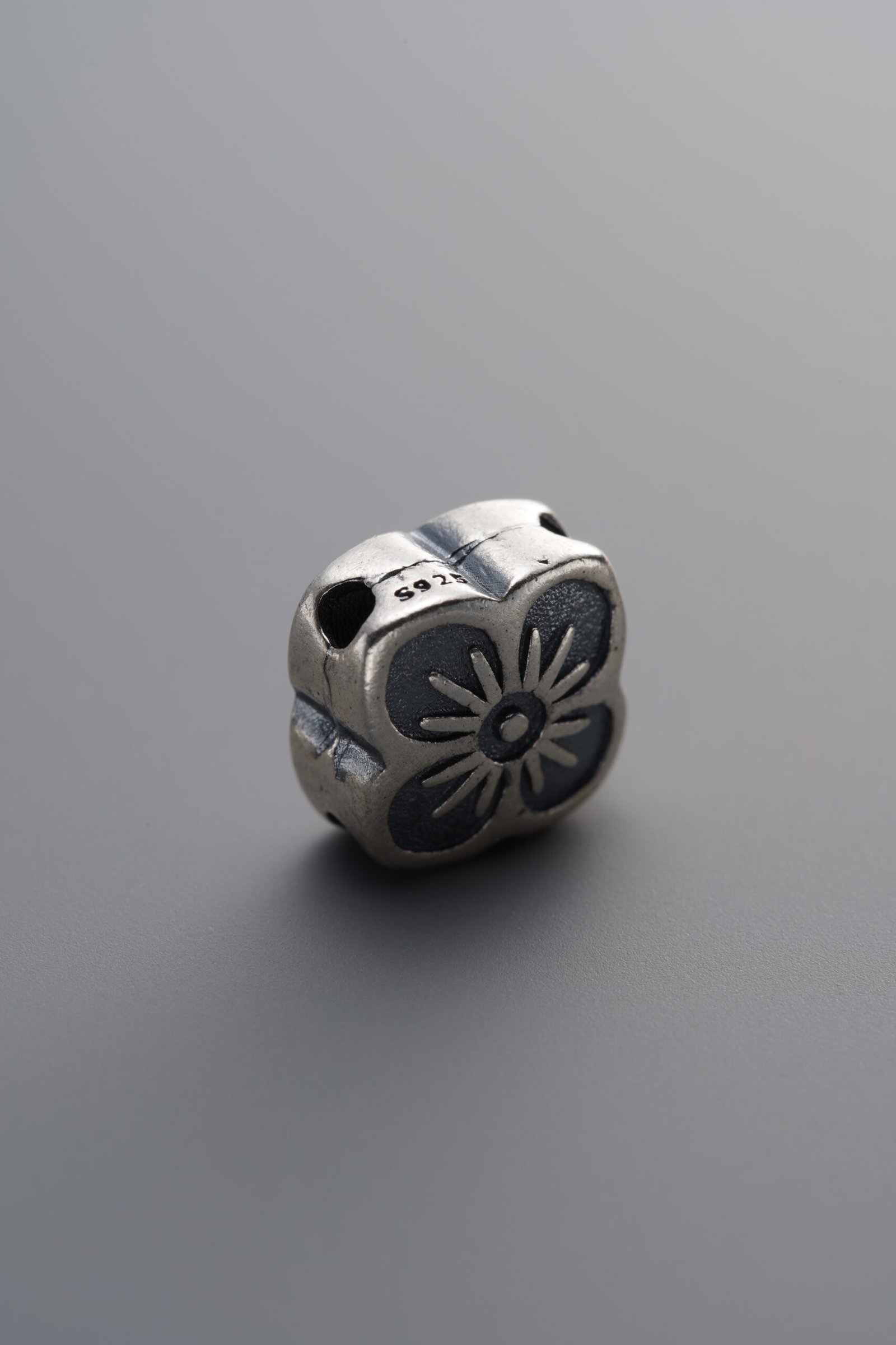 E1-36 (4) Four-leaf Flower Spacer Bead
