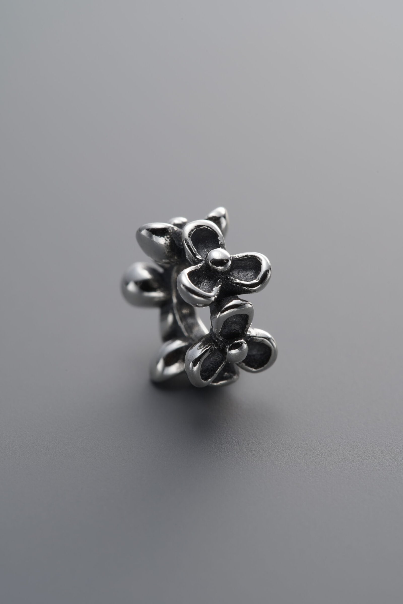 E1-42 (2) Three-petal Flower Spacer Bead