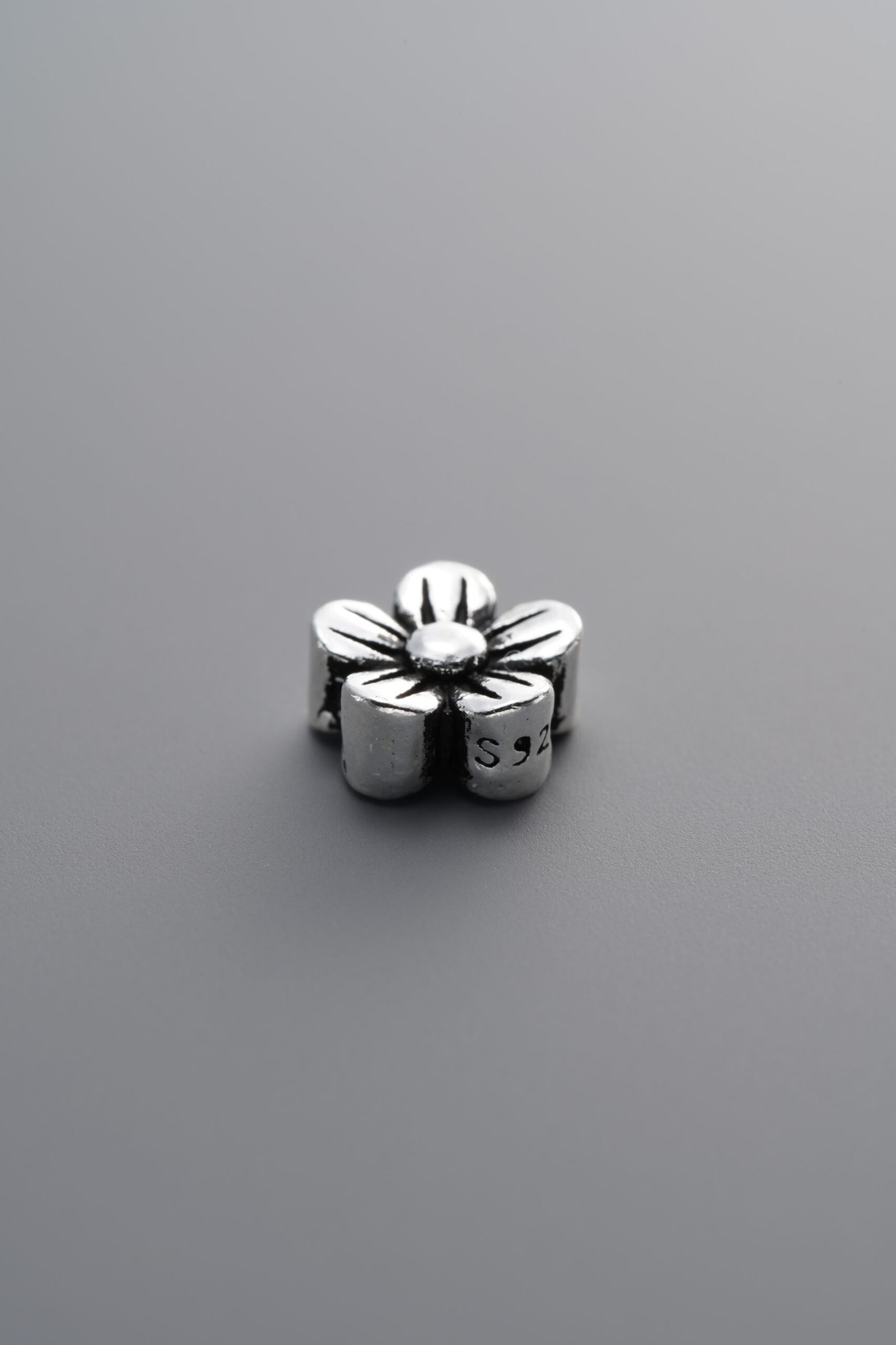E1-43 (1) Small Flower Spacer Bead