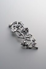 Hollowed-out-carved Hand Plate