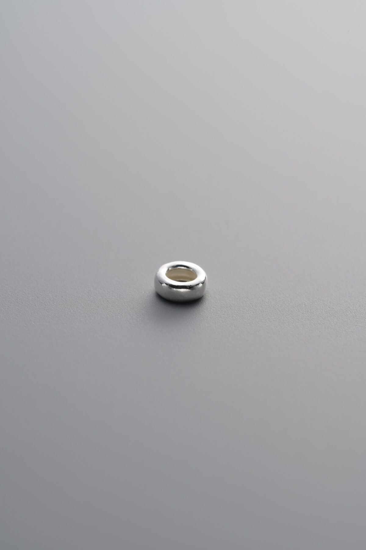 E10-16 (4) Round Crushed Silver Bead