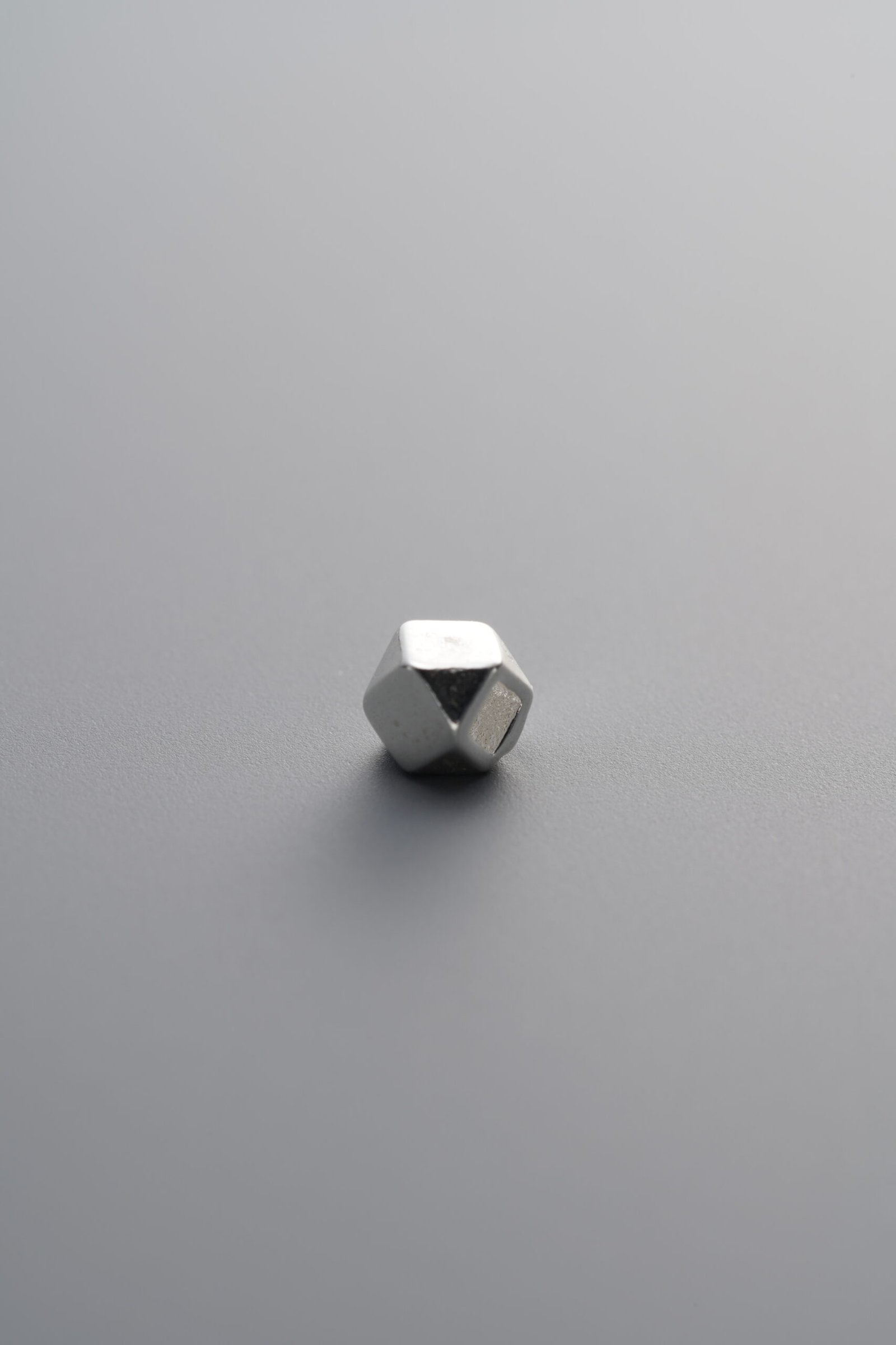 E2-17 (3) Octagonal Silver Chip Bead