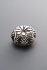 Flower-shaped Angular Flat Bead