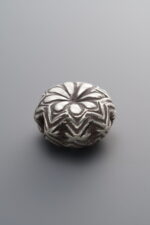 Flower-shaped Angular Flat Bead