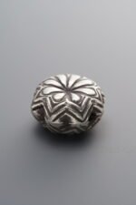 Flower-shaped Angular Flat Bead