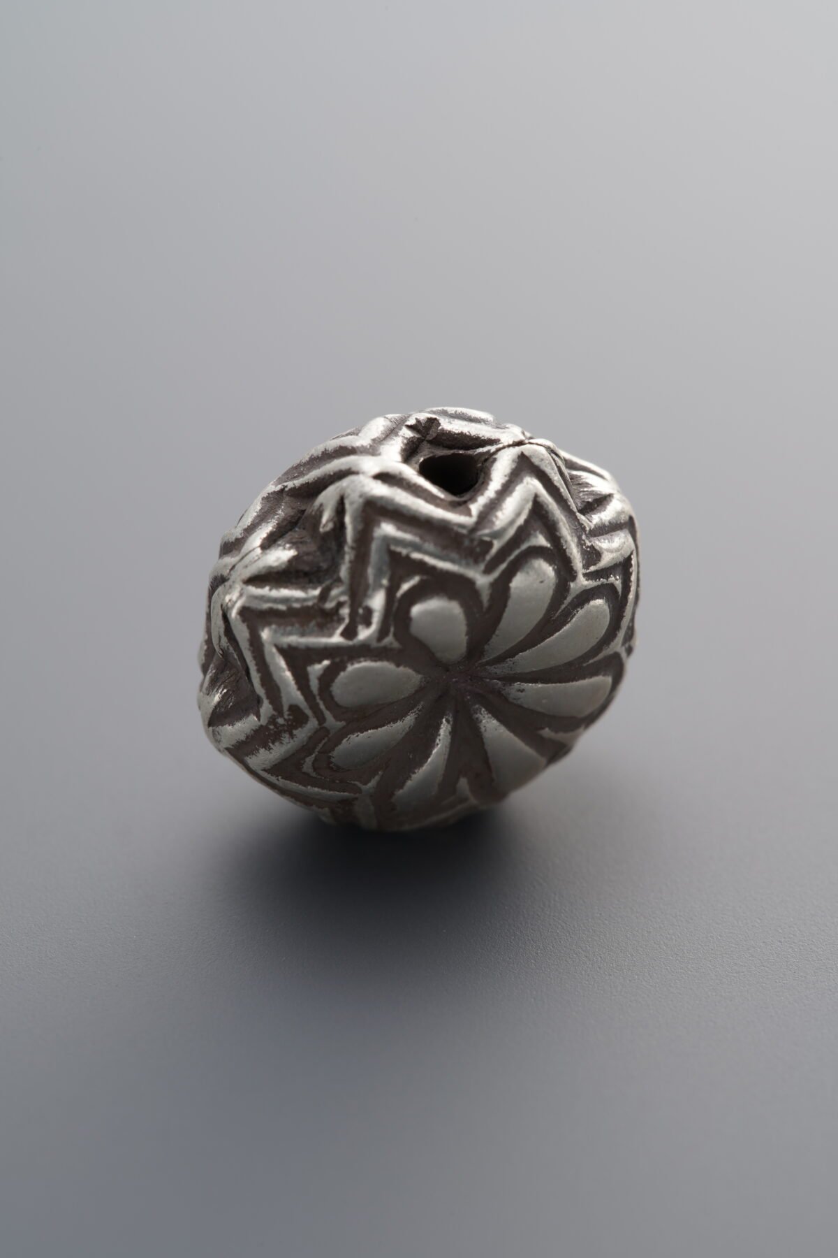 Flower-shaped Angular Flat Bead