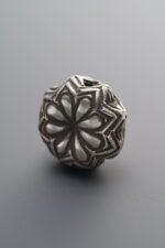 Flower-shaped Angular Flat Bead