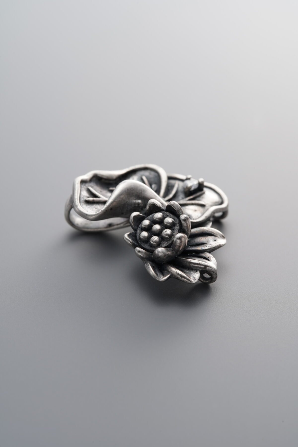 925 Sterling Silver-Antiqued-Lotus Leaf Seed Pod Pendant-23mm - Image 1