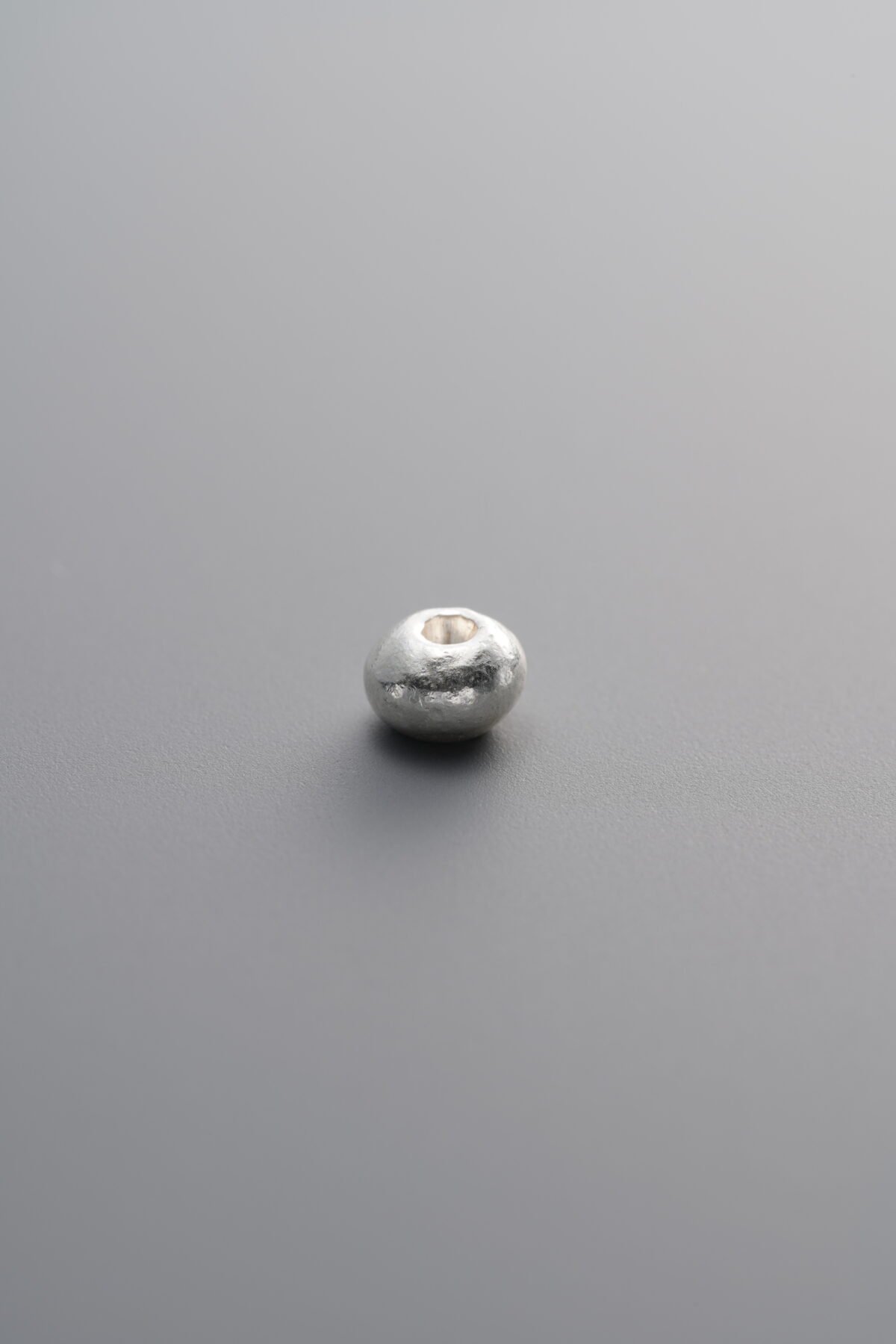 Smooth-surfaced Spacer Bead