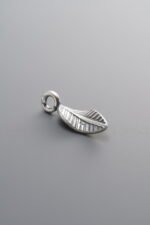 925 Sterling Silver-Antiqued-Leaf Pendant-16mm
