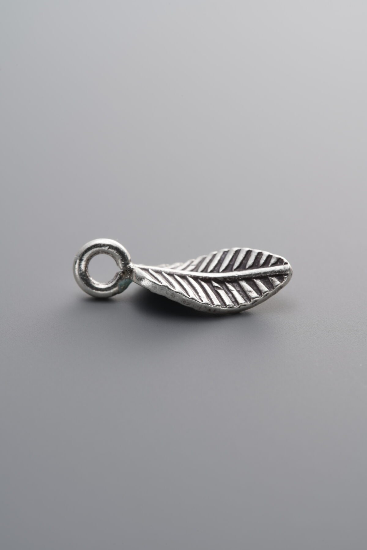 925 Sterling Silver-Antiqued-Leaf Pendant-17mm - Image 4