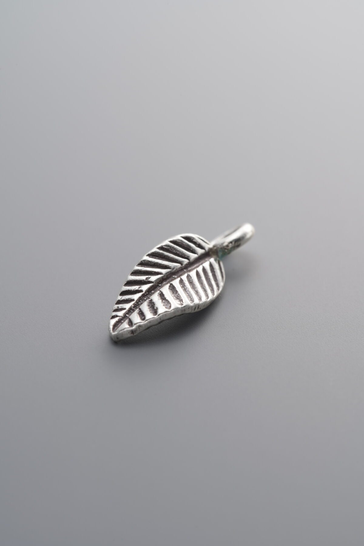 925 Sterling Silver-Antiqued-Leaf Pendant-17mm - Image 2