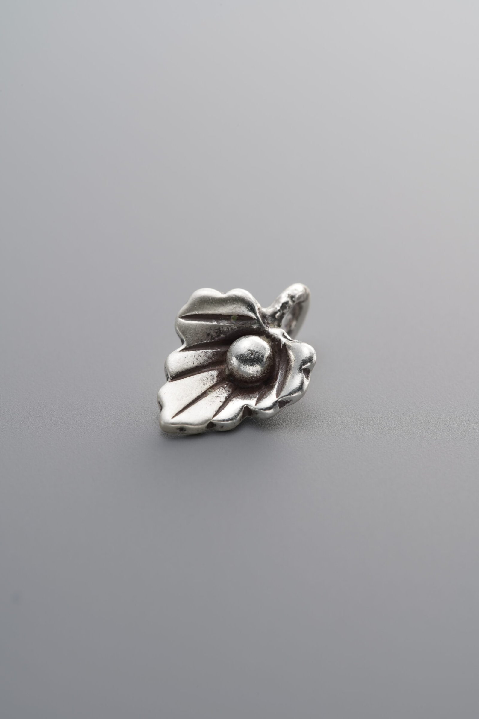 E3-21 (2) 925 Silver-Vintage-Leaf Pendant-14mm - Image 1