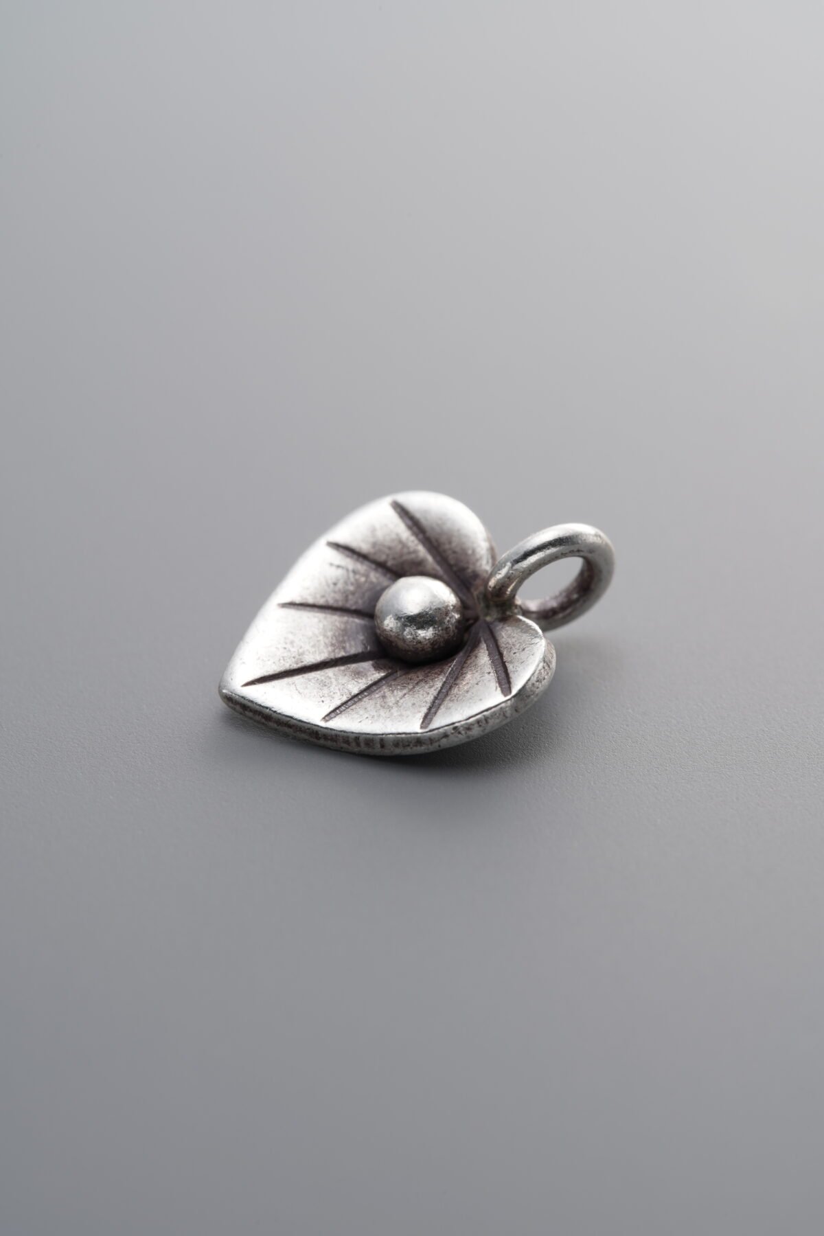 925 Sterling Silver-Antiqued-Leaf Pendant-13mm - Image 1