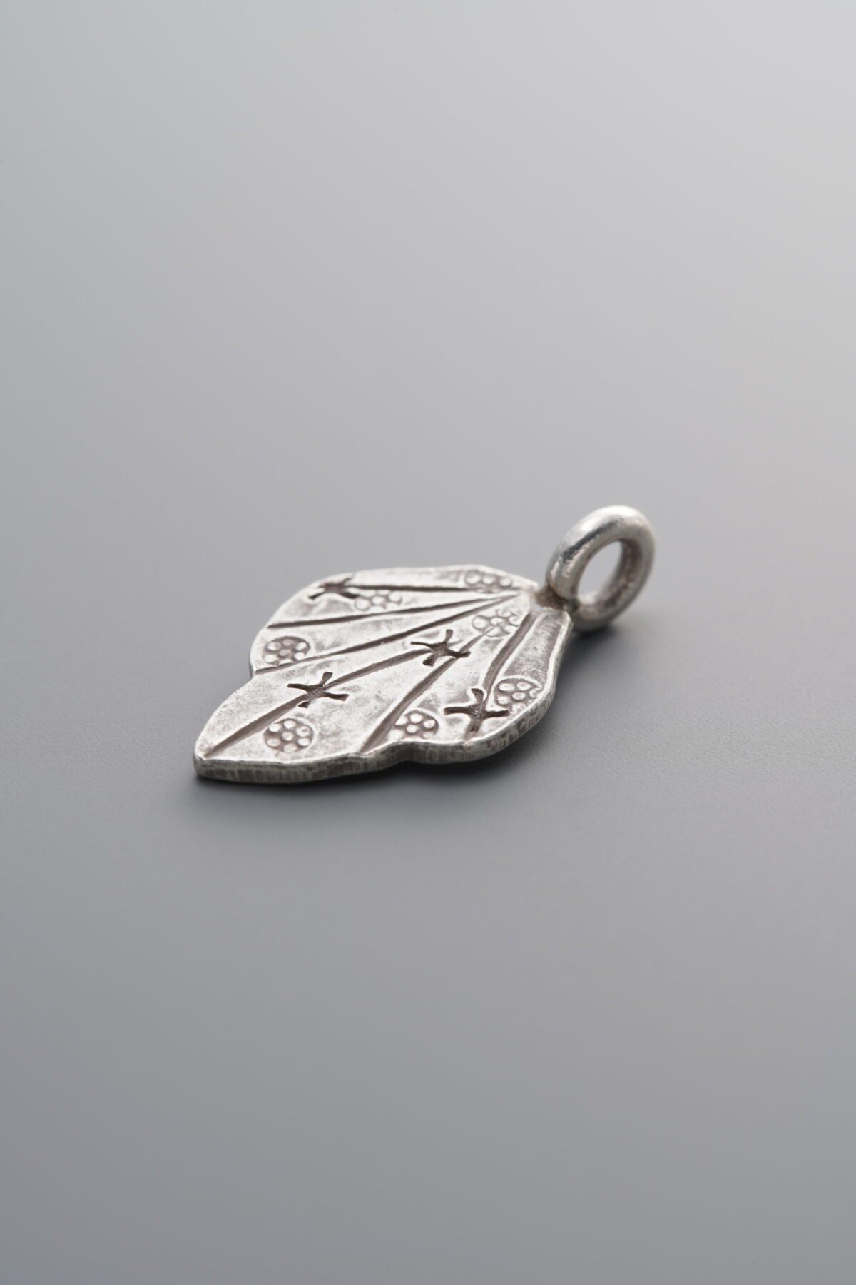 925 Sterling Silver-Antiqued-Leaf Pendant-18mm - Image 1