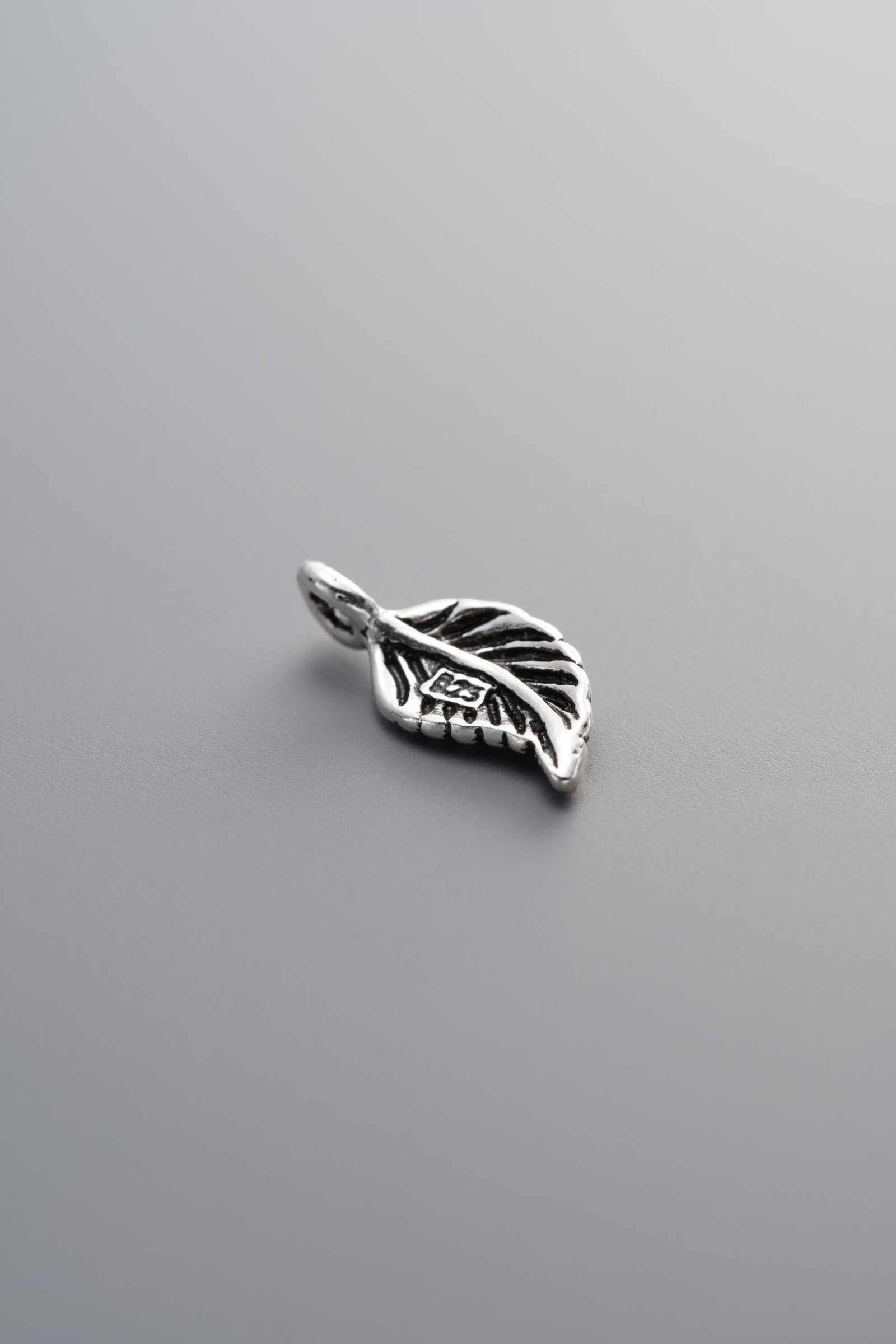 E3-34 (2) 925 Sterling Silver-Antiqued-Leaf Pendant-13mm - Image 1
