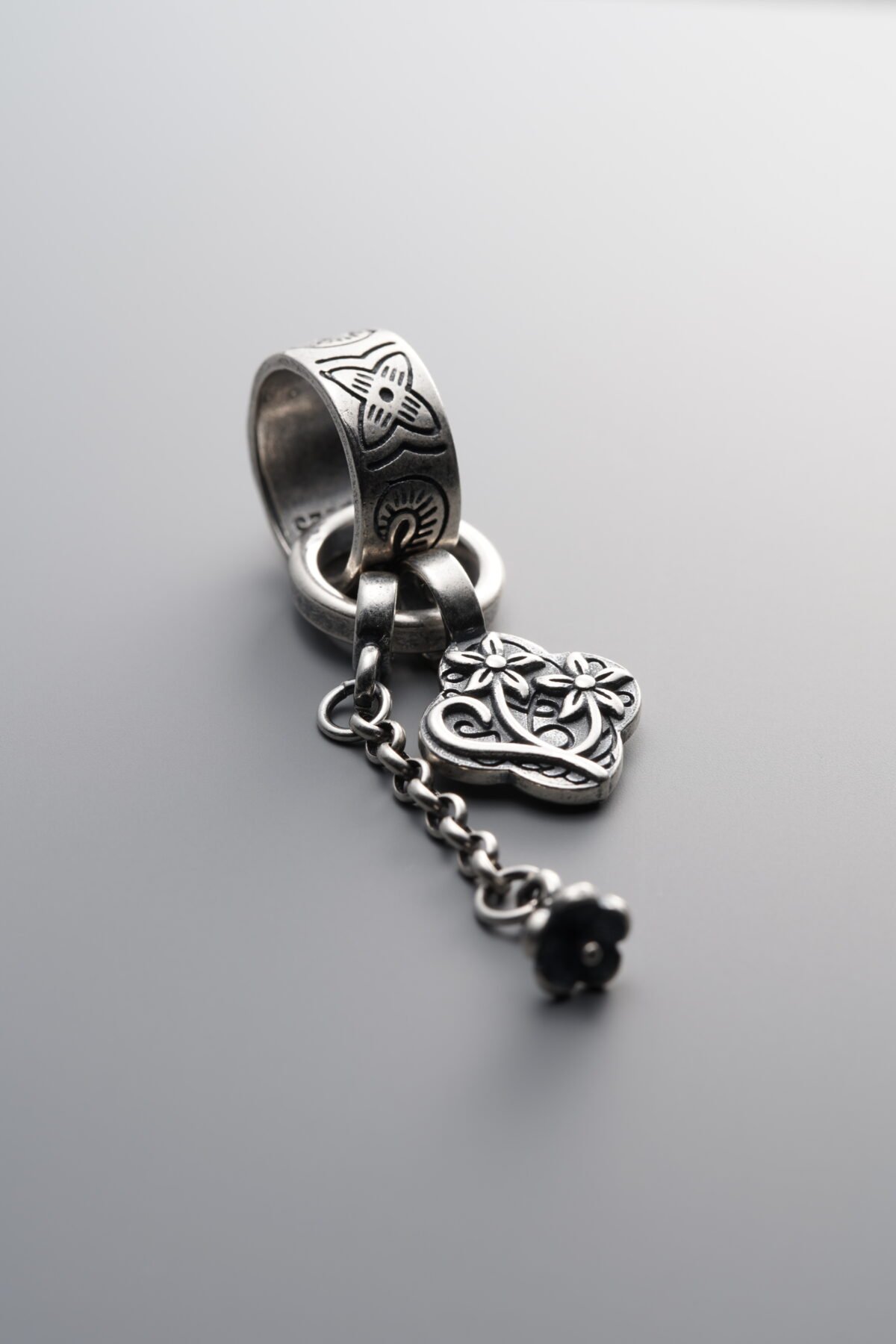 Circular Ring Flower Pattern Tassel Pendant