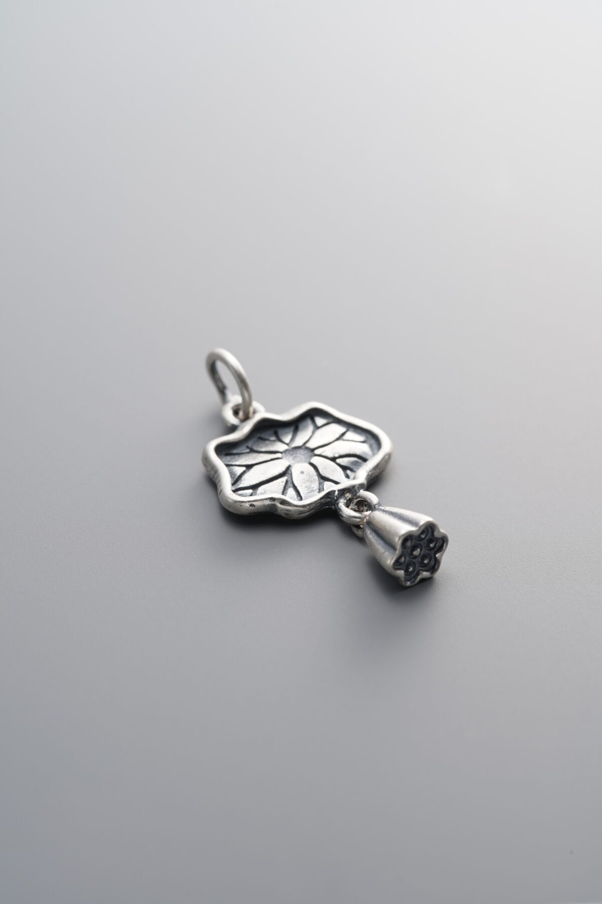 E3-69 (4) 925 Sterling Silver-Antiqued-Lotus Leaf and Lotus Flower Pendant-22mm - Image 1