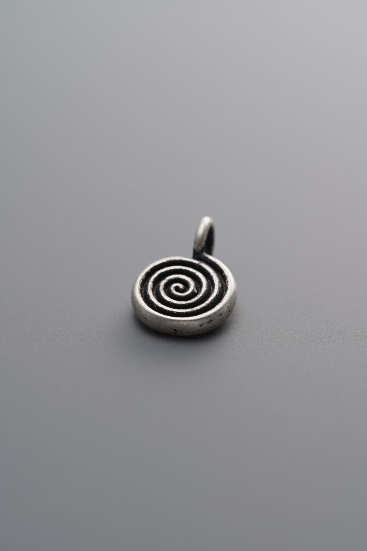 Spiral Round Plate Pendant