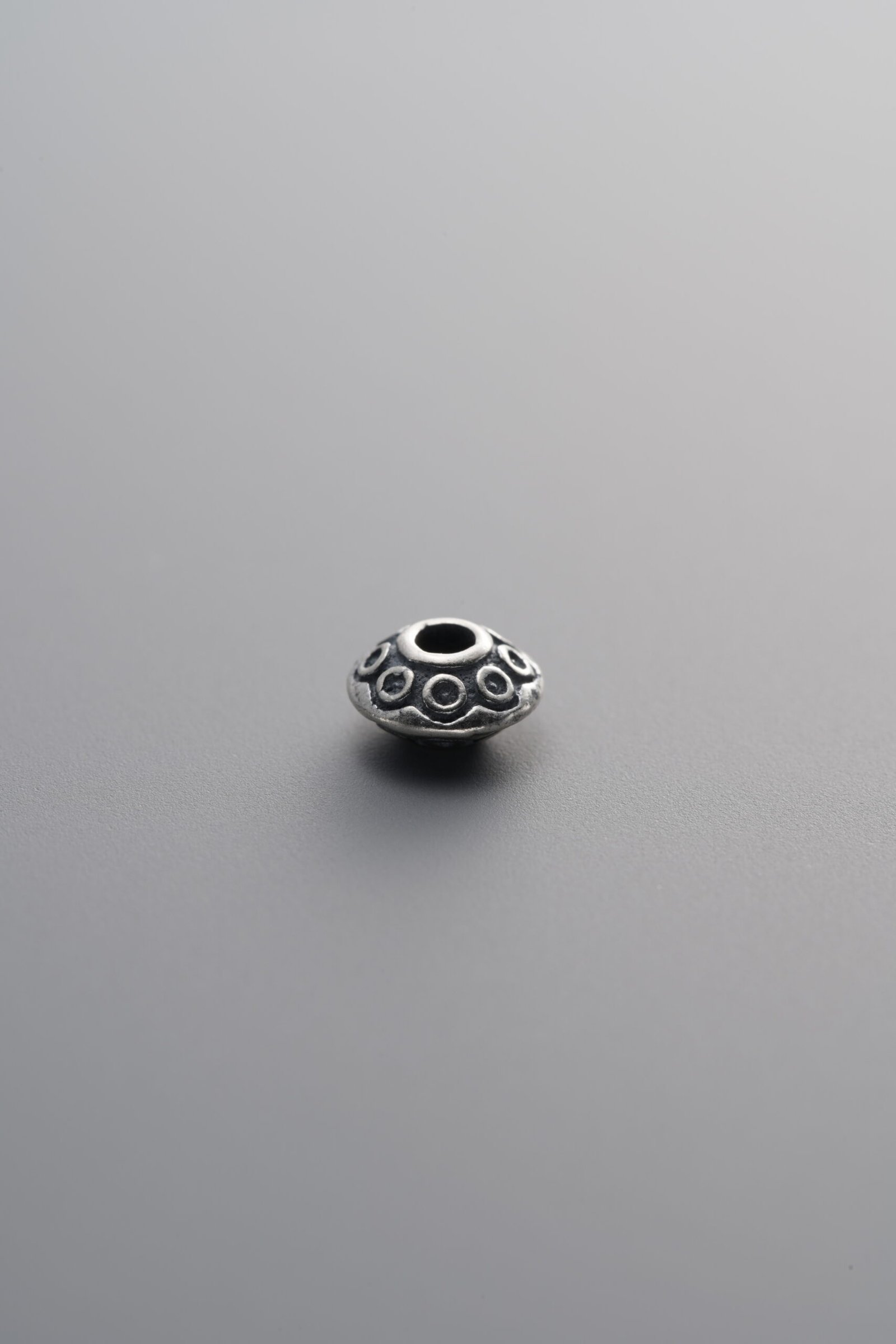 E5-37 (2) 925 Sterling Silver-Antiqued-Saucer Spacer Bead-5mm - Image 1