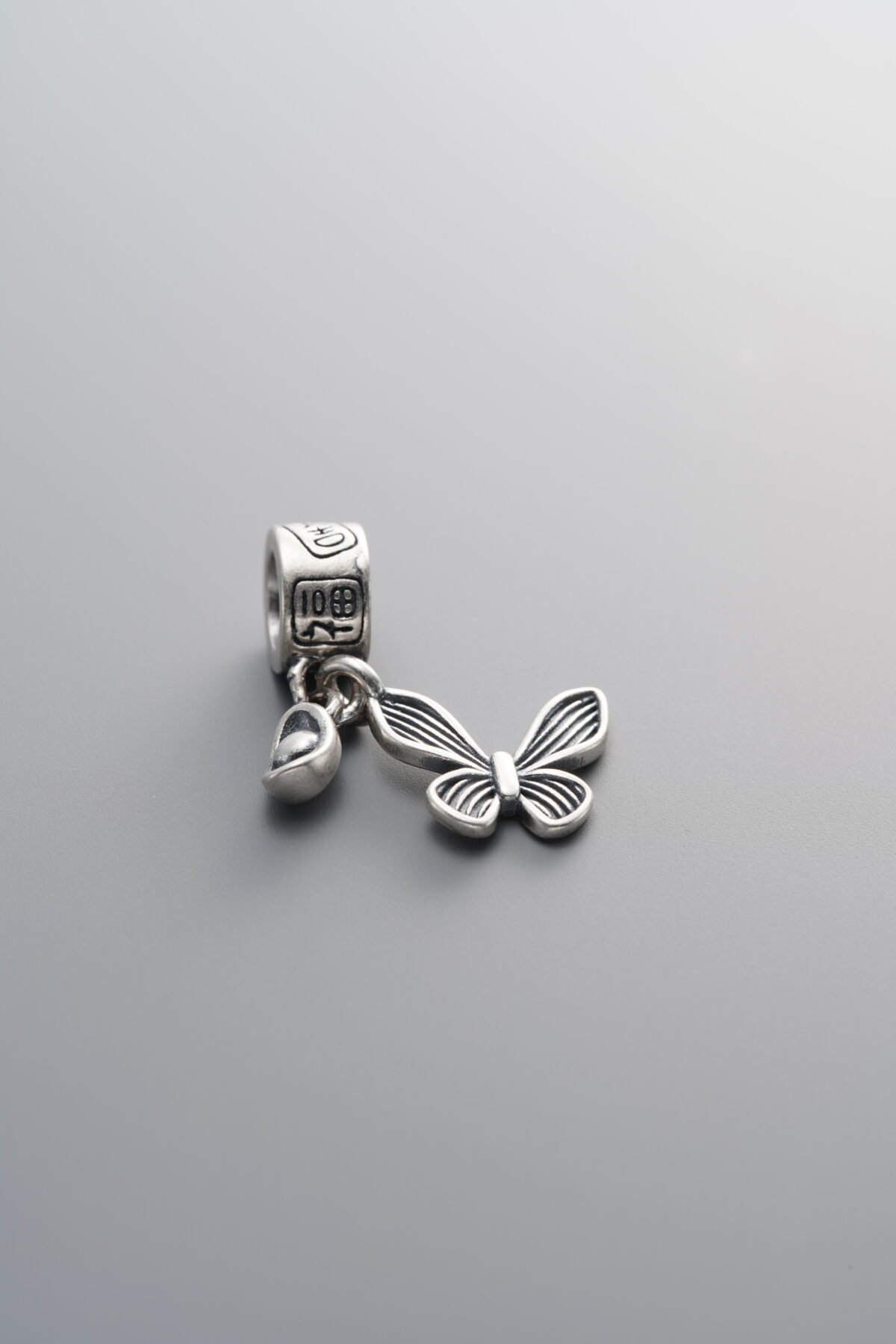 925 Sterling Silver-Antiqued-Butterfly Round Pendant-23mm - Image 1