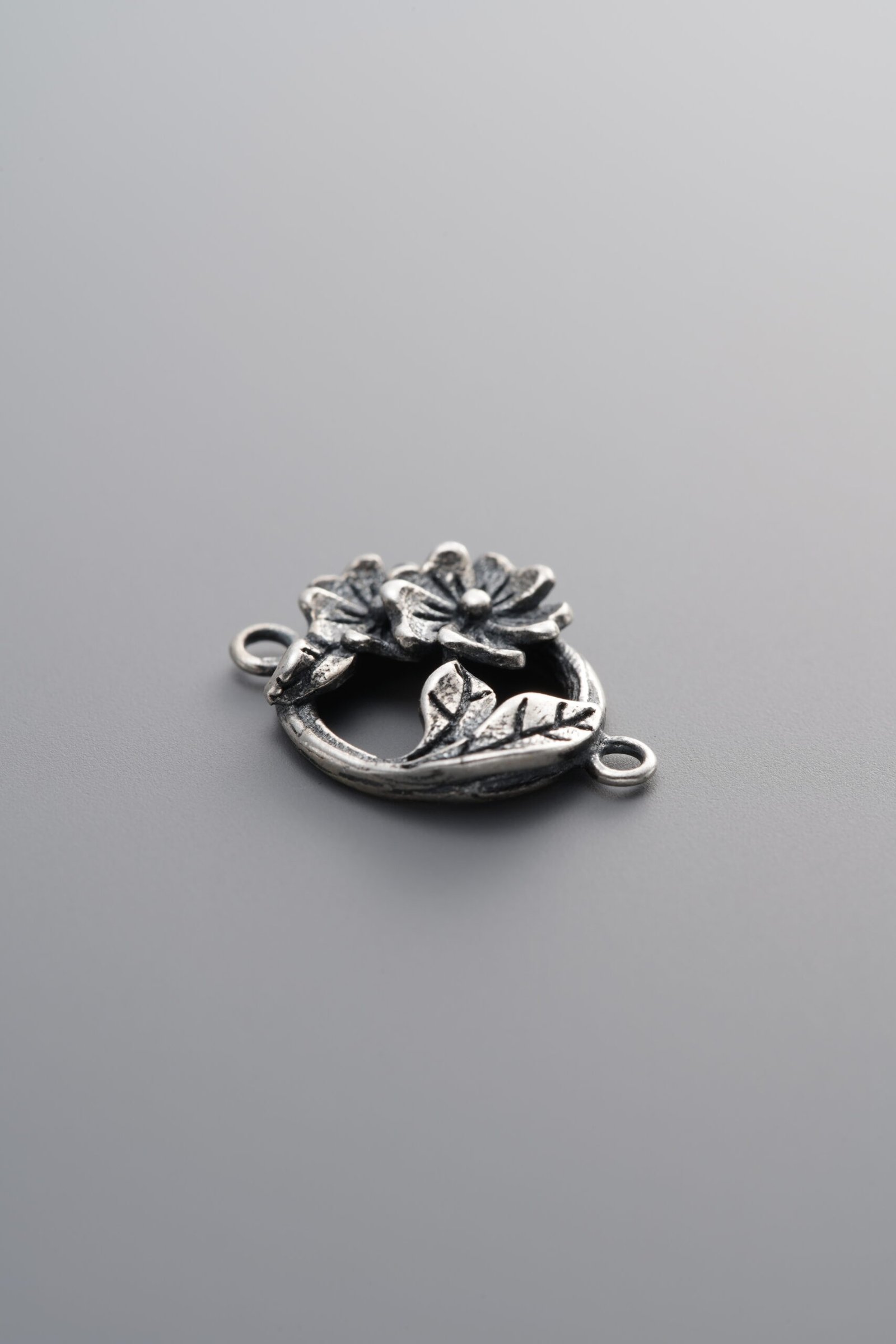 E6-25 (3) 925 Sterling Silver-Antiqued-Flower Double-Eye Connector-14mm - Image 1