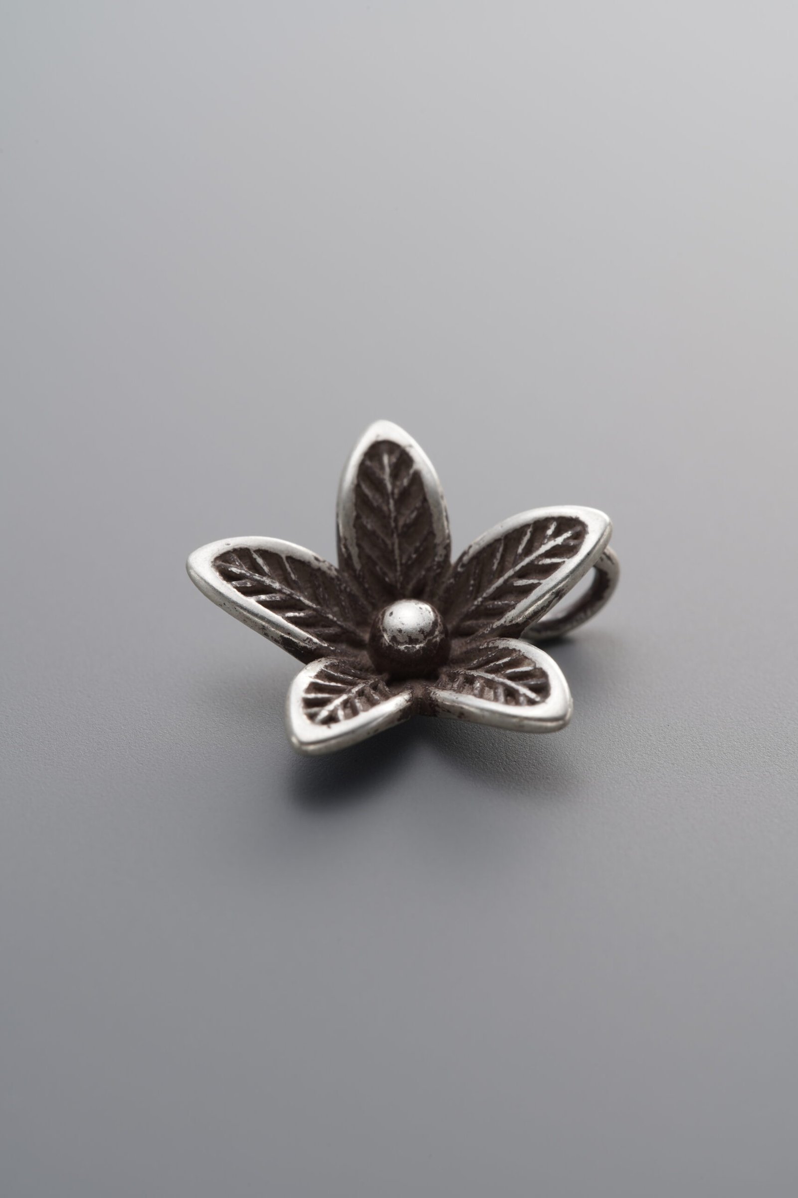 E6-27 (1) 925 Silver-Vintage-Flower Pendant-14mm - Image 1