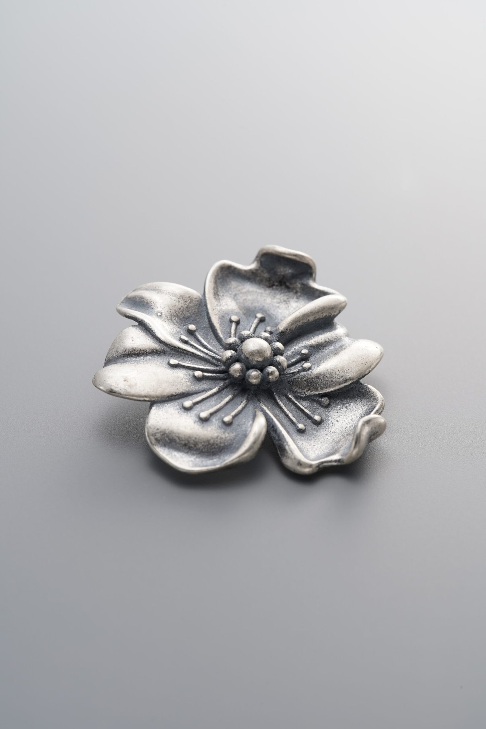 E6-47 (1) 925 Sterling Silver-Antiqued-Flower Pendant-24mm - Image 1