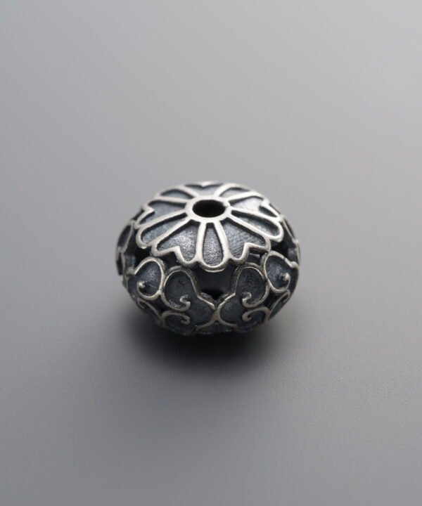 Auspicious Cloud Flat Beads