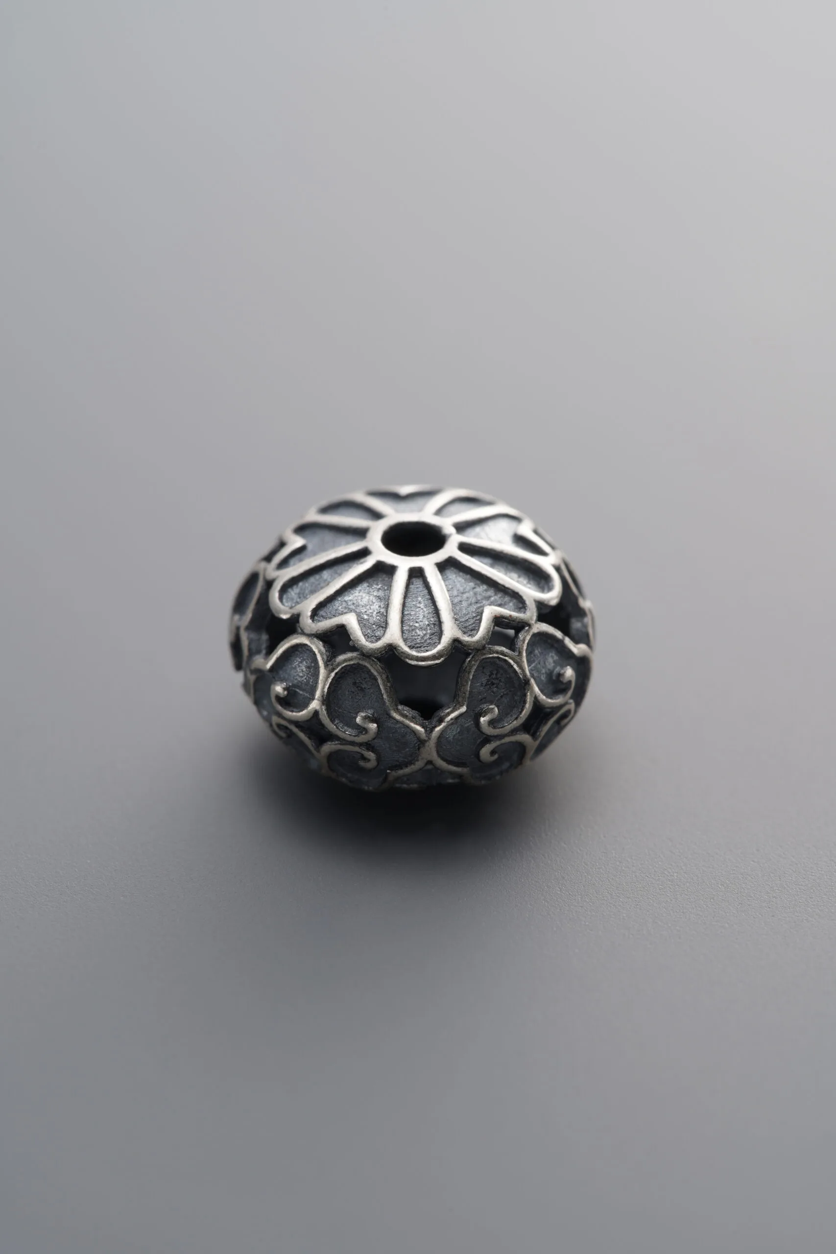Auspicious Cloud Flat Beads