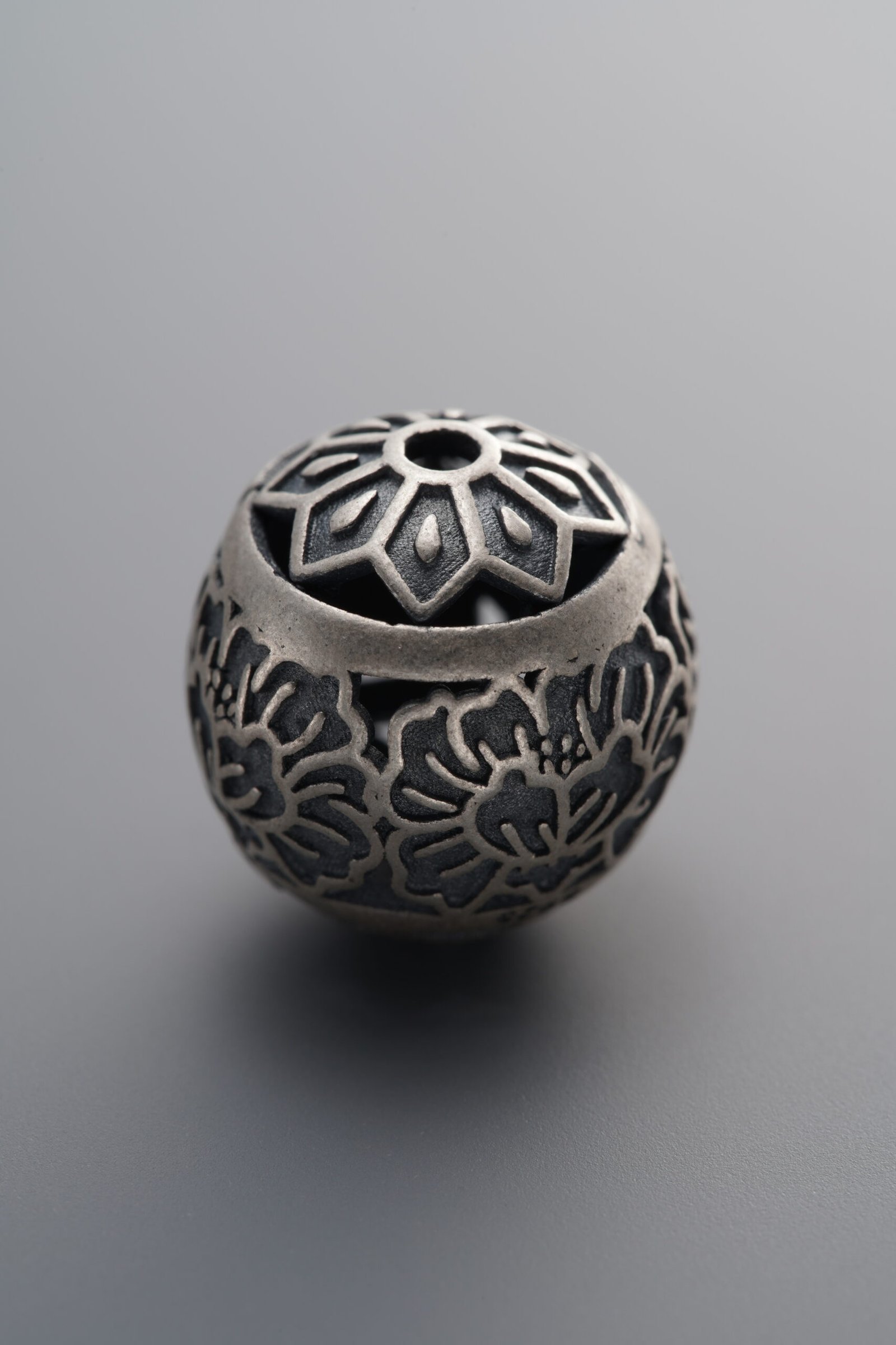 E7-31 (4) 925 Sterling Silver-Antiqued-Lotus Spacer Bead-13mm - Image 1