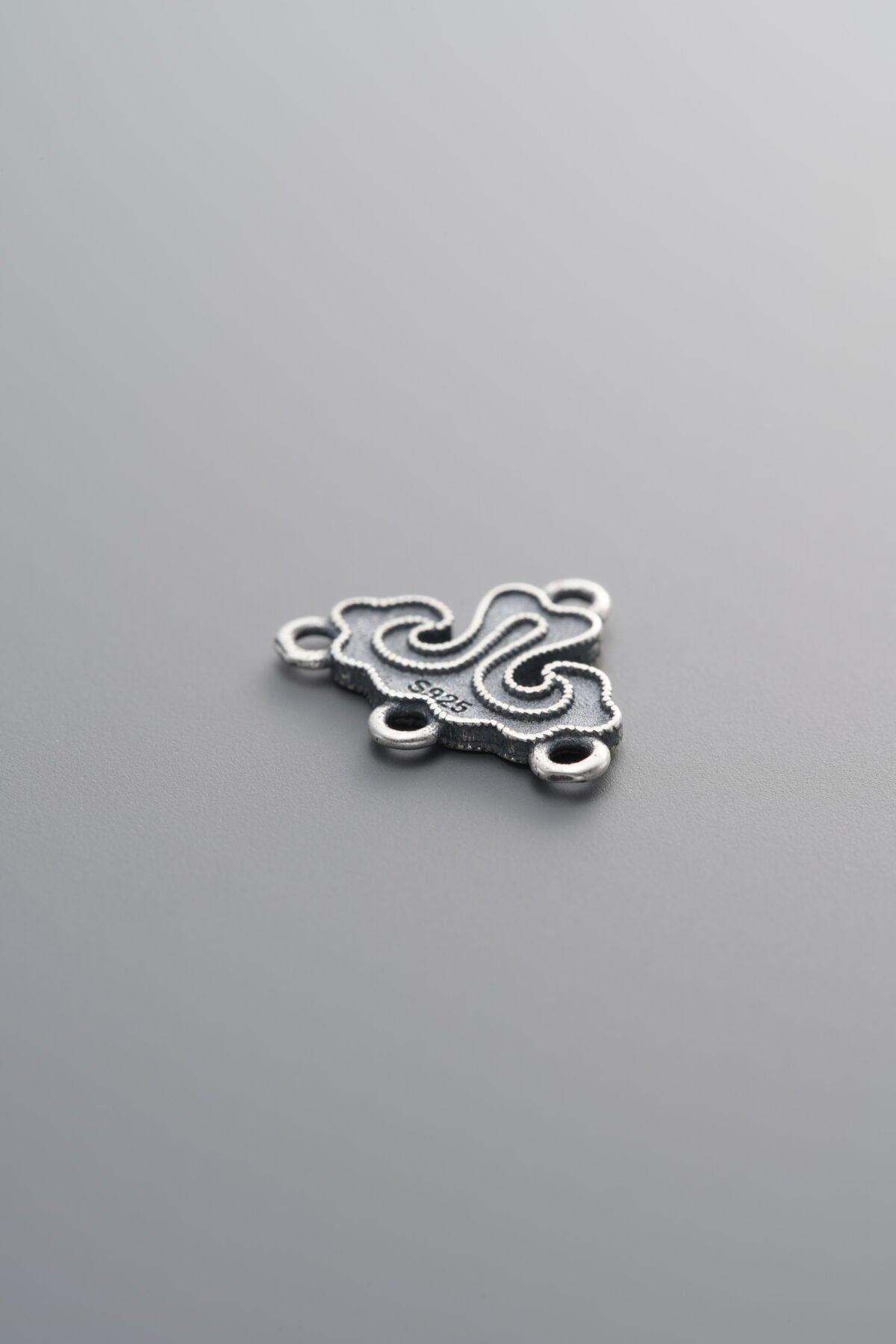 925 Sterling Silver-Antiqued-Auspicious Cloud Four Double-Eye Connector-13mm - Image 2