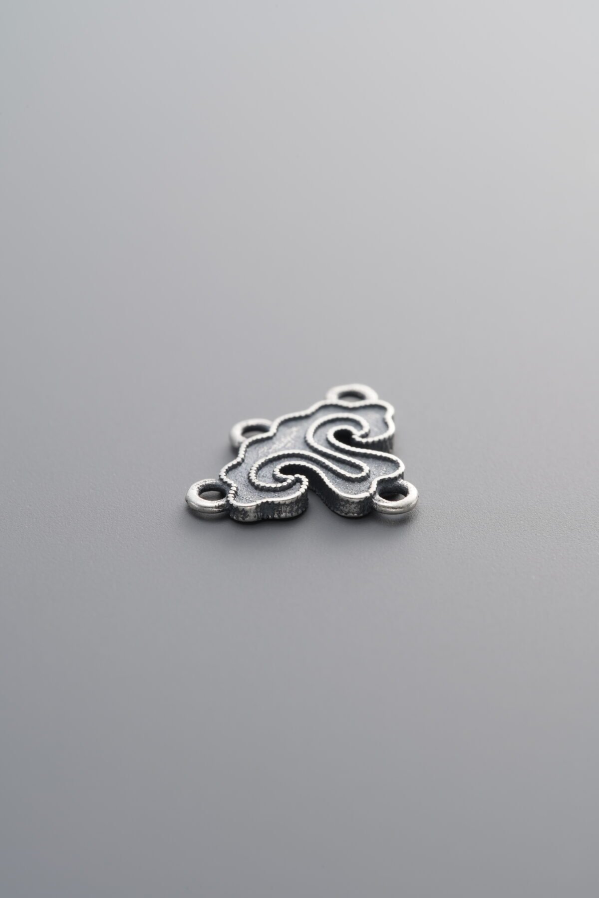 925 Sterling Silver-Antiqued-Auspicious Cloud Four Double-Eye Connector-13mm - Image 1
