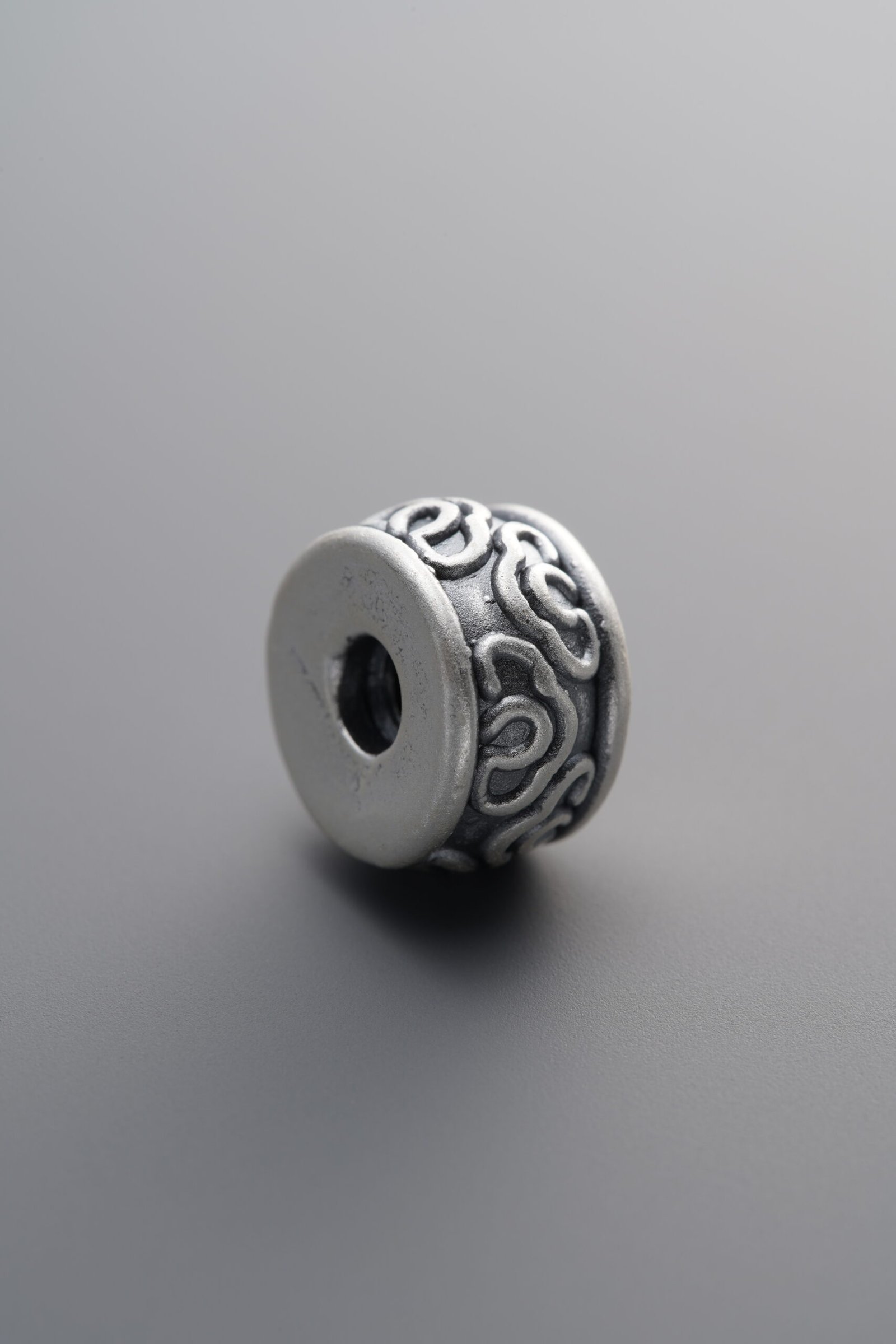 E8-15 (4) 999 Silver-Vintage-Cloud Spacer Bead-10mm - Image 1