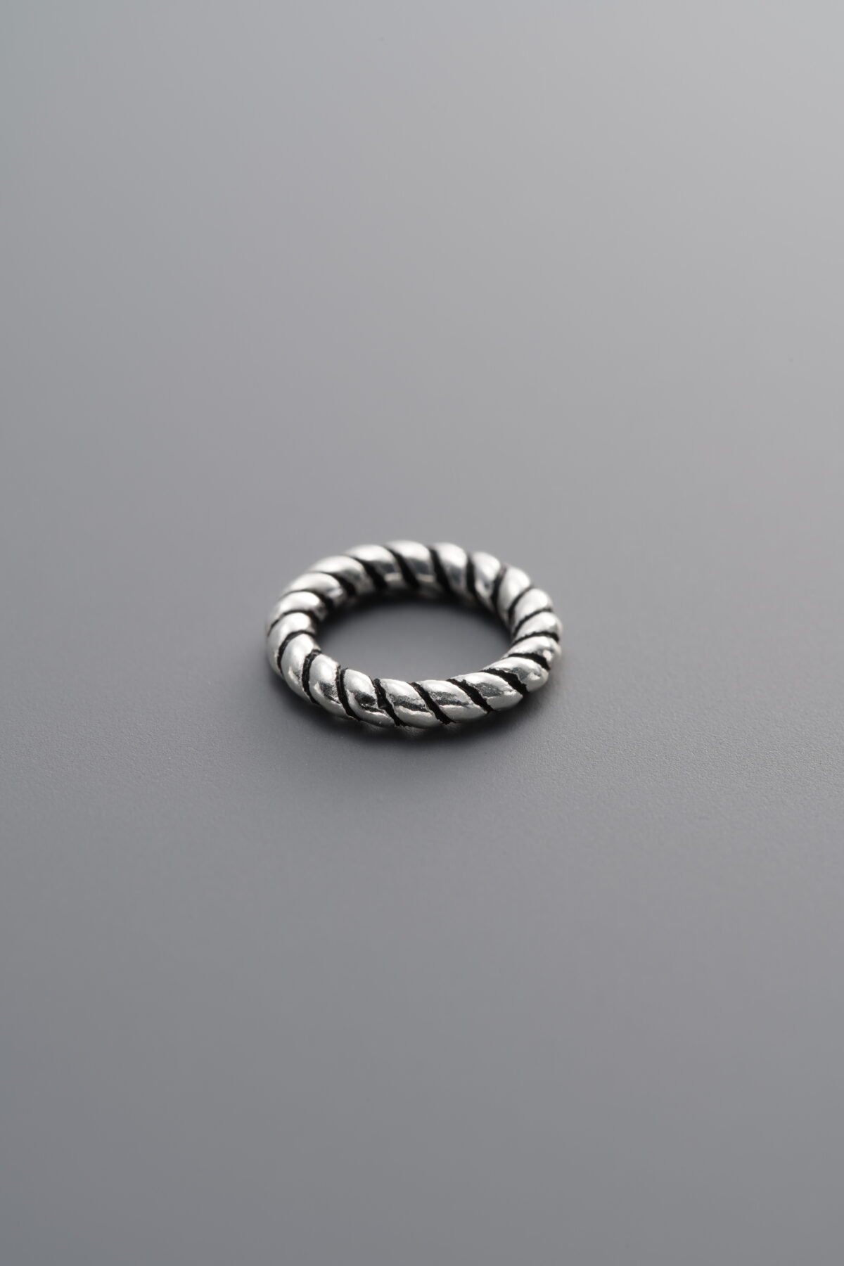 E8-24 (4) 925 Sterling Silver-Antiqued-Twisted Closed Jump Ring-9mm - Image 1