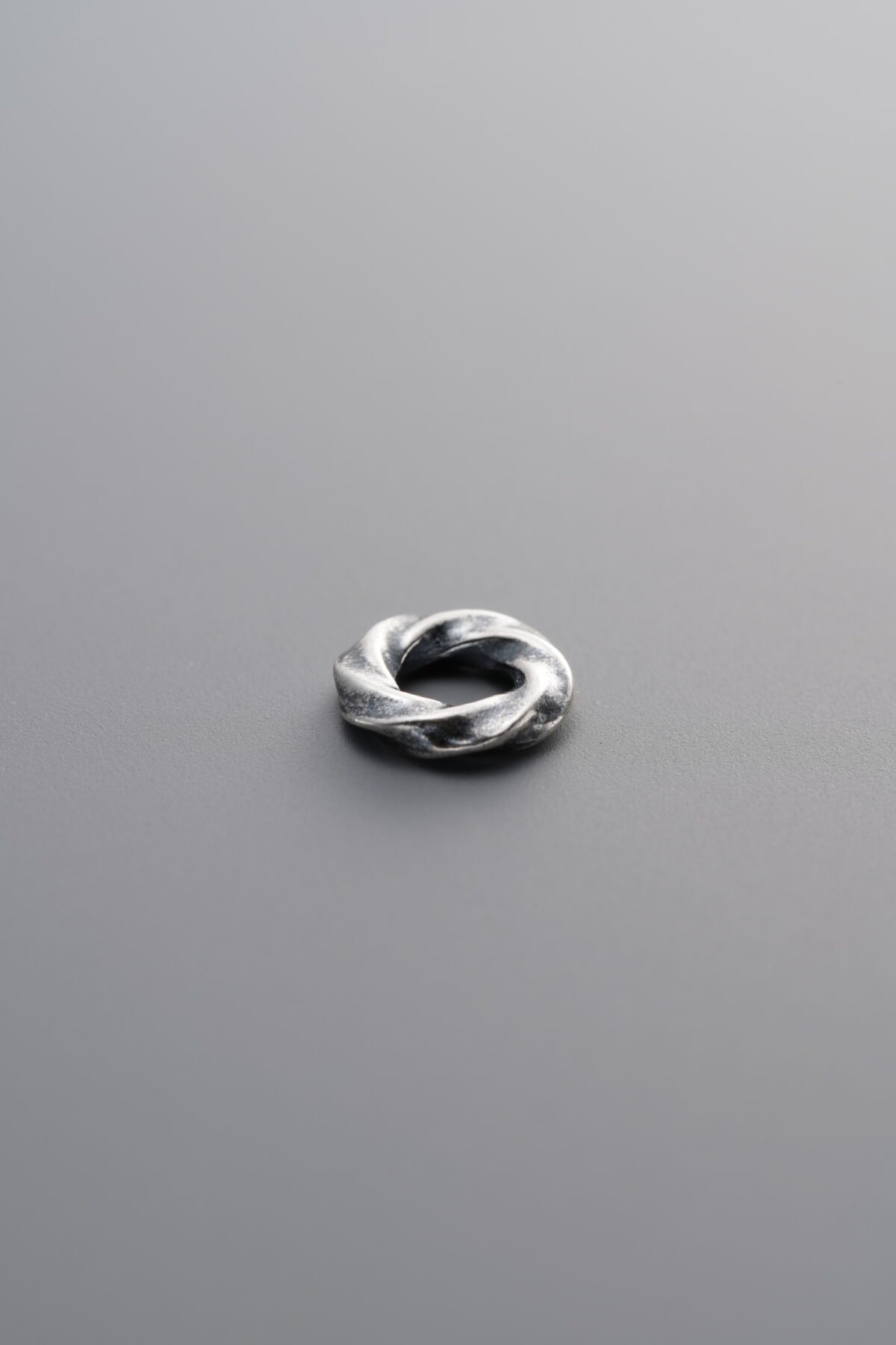 Twist-Textured Sliding Ring