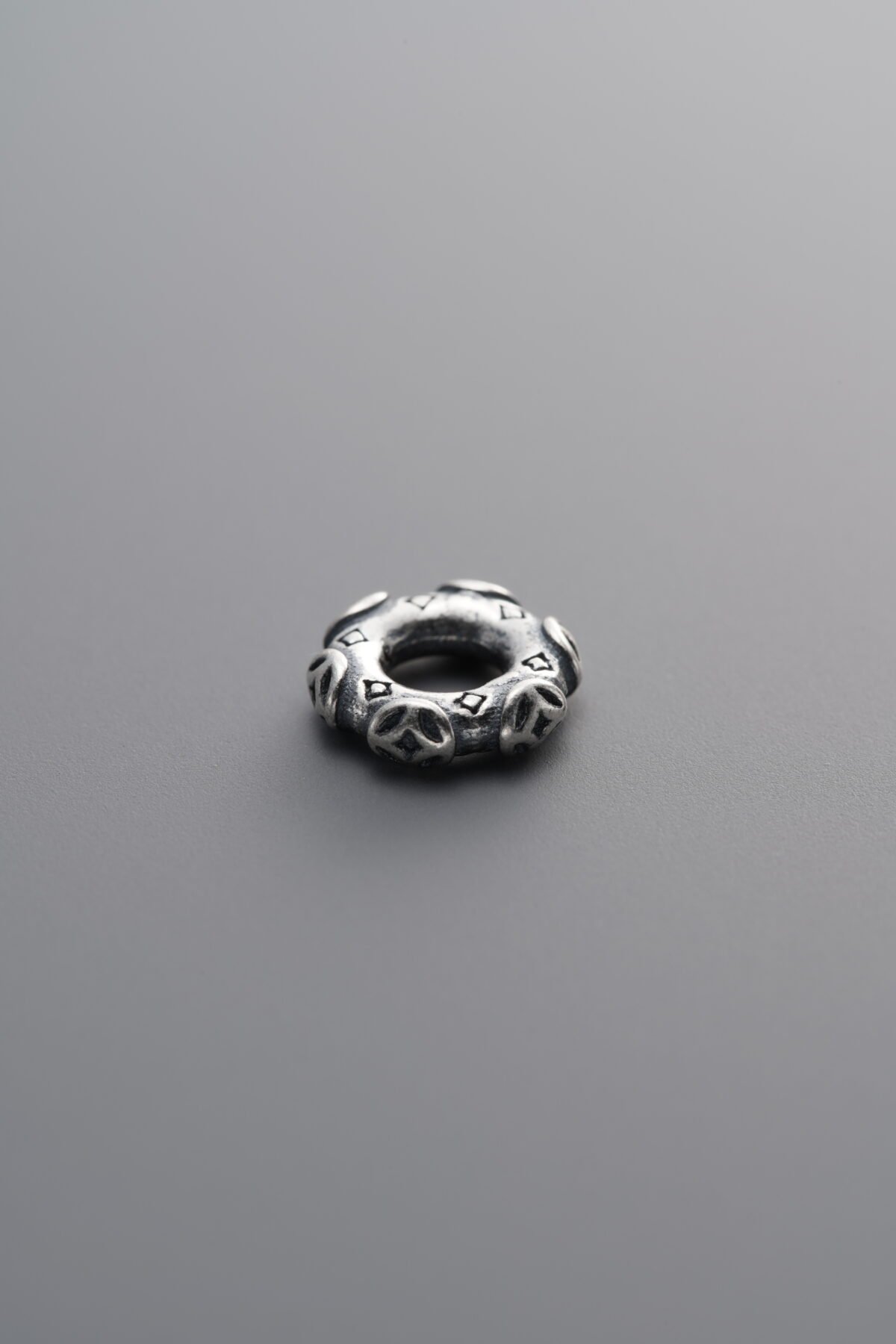 Coin Pattern Sliding Ring