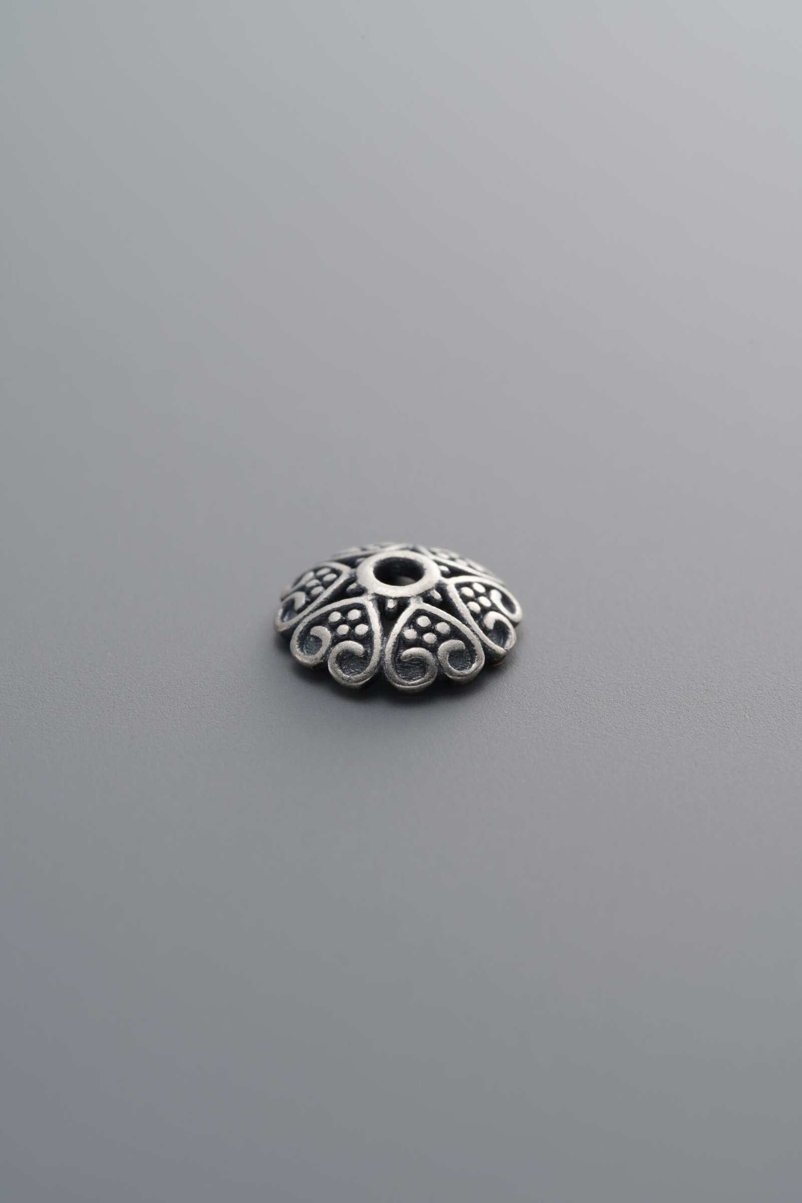 E8-61 (2) 925 Silver-Vintage-Flower Bead Cap-8mm - Image 1