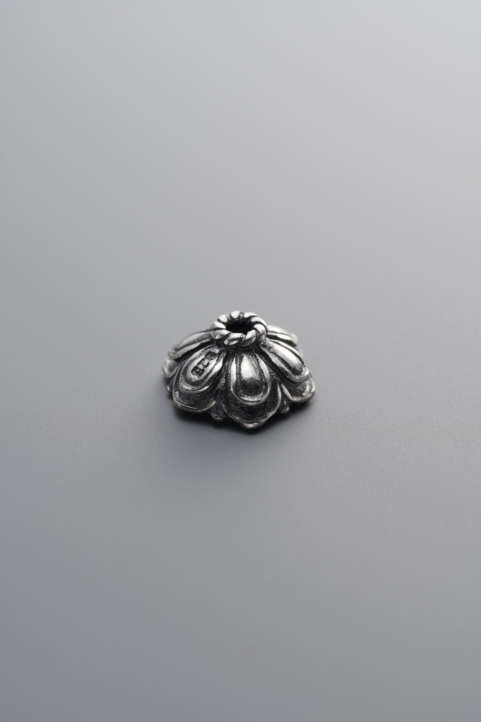 E8-63 (1) 925 Silver-Vintage-Flower Bead Cap-9mm - Image 1